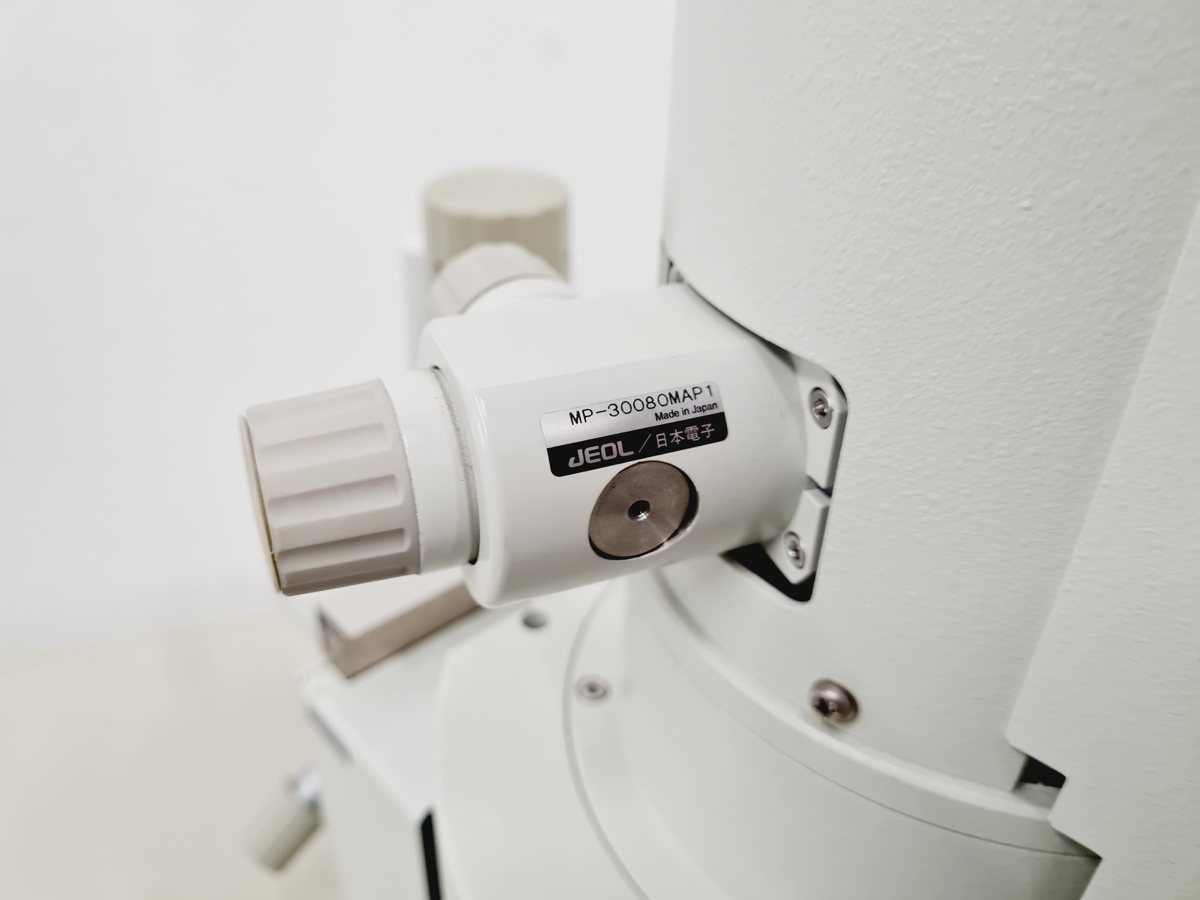 Image of Jeol JSM-639OLV Scanning Electron Microscope With Inca X-act SEM Lab