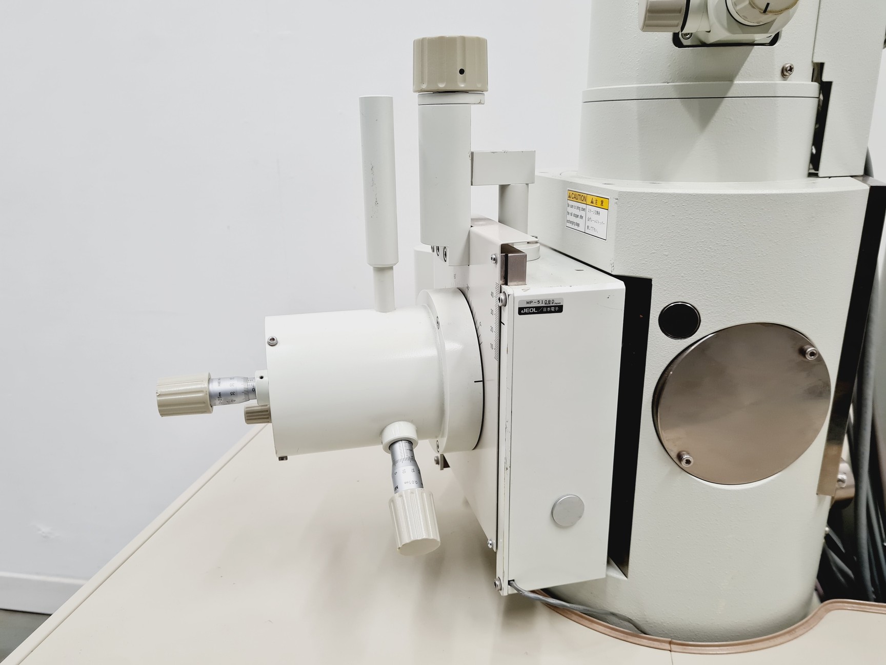 Image of Jeol JSM-639OLV Scanning Electron Microscope With Inca X-act SEM Lab