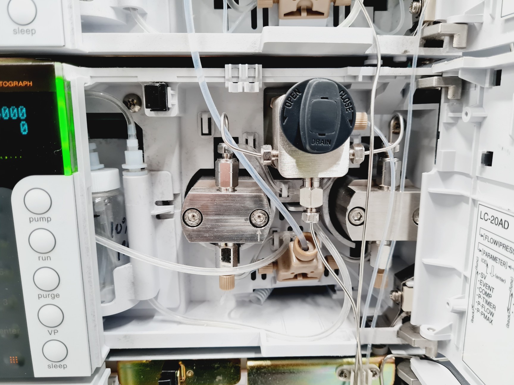 Image of Shimadzu UFLC XR Prominence System with AB MDS SCIEX API 4000 LC/MS/MS