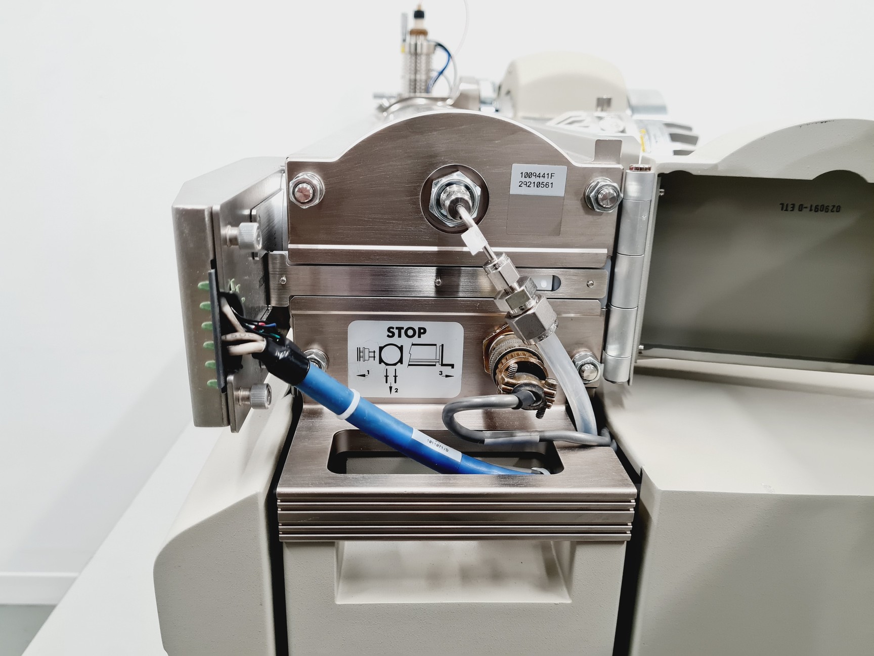 Image of Shimadzu UFLC XR Prominence System with AB MDS SCIEX API 4000 LC/MS/MS