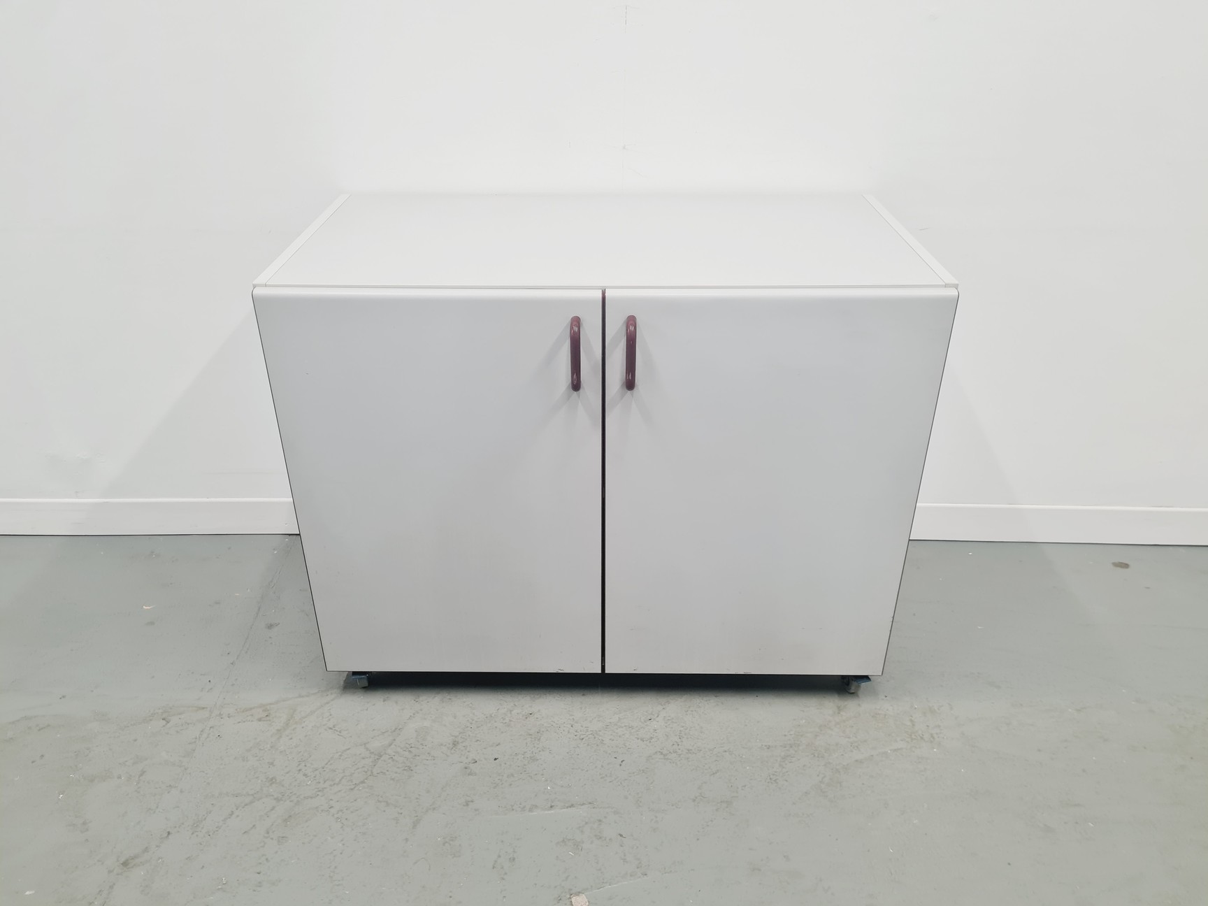 Image of Set of 4 S+B Under Bench Lab Storage 2 Doored Cupboards