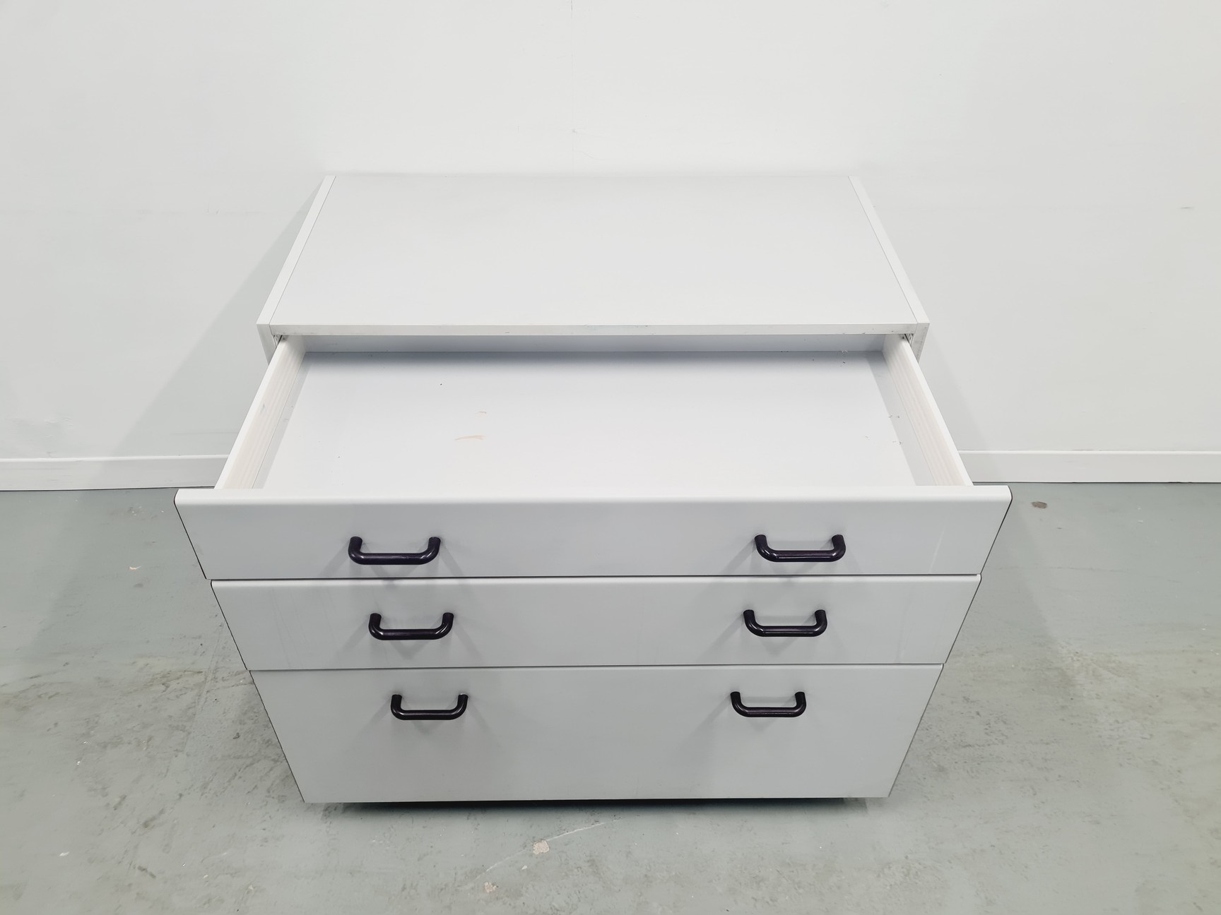 Image of Set of 5 S+B Under Bench Storage 3 Drawer Chests Lab