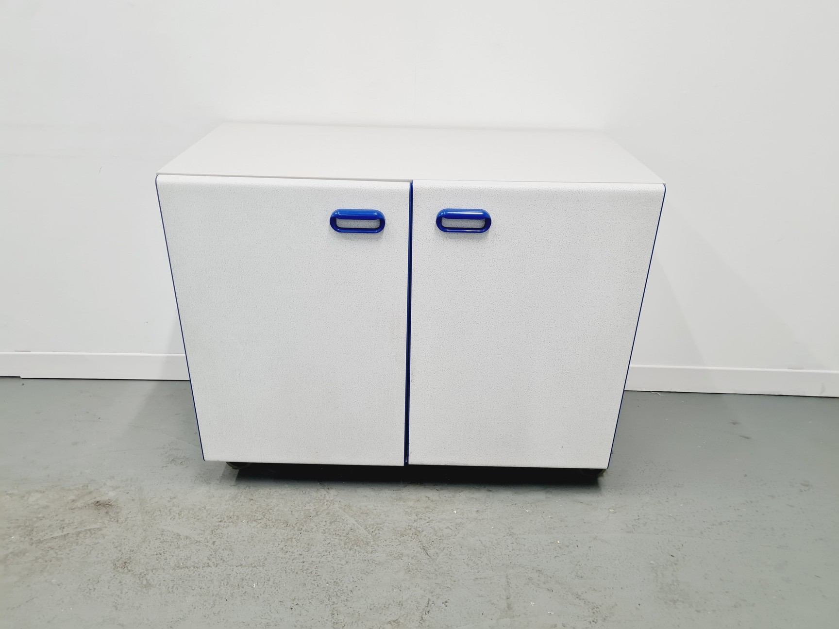 Image of Set of 5 Under Bench Laboratory Storage Mixed Sizes Cupboards