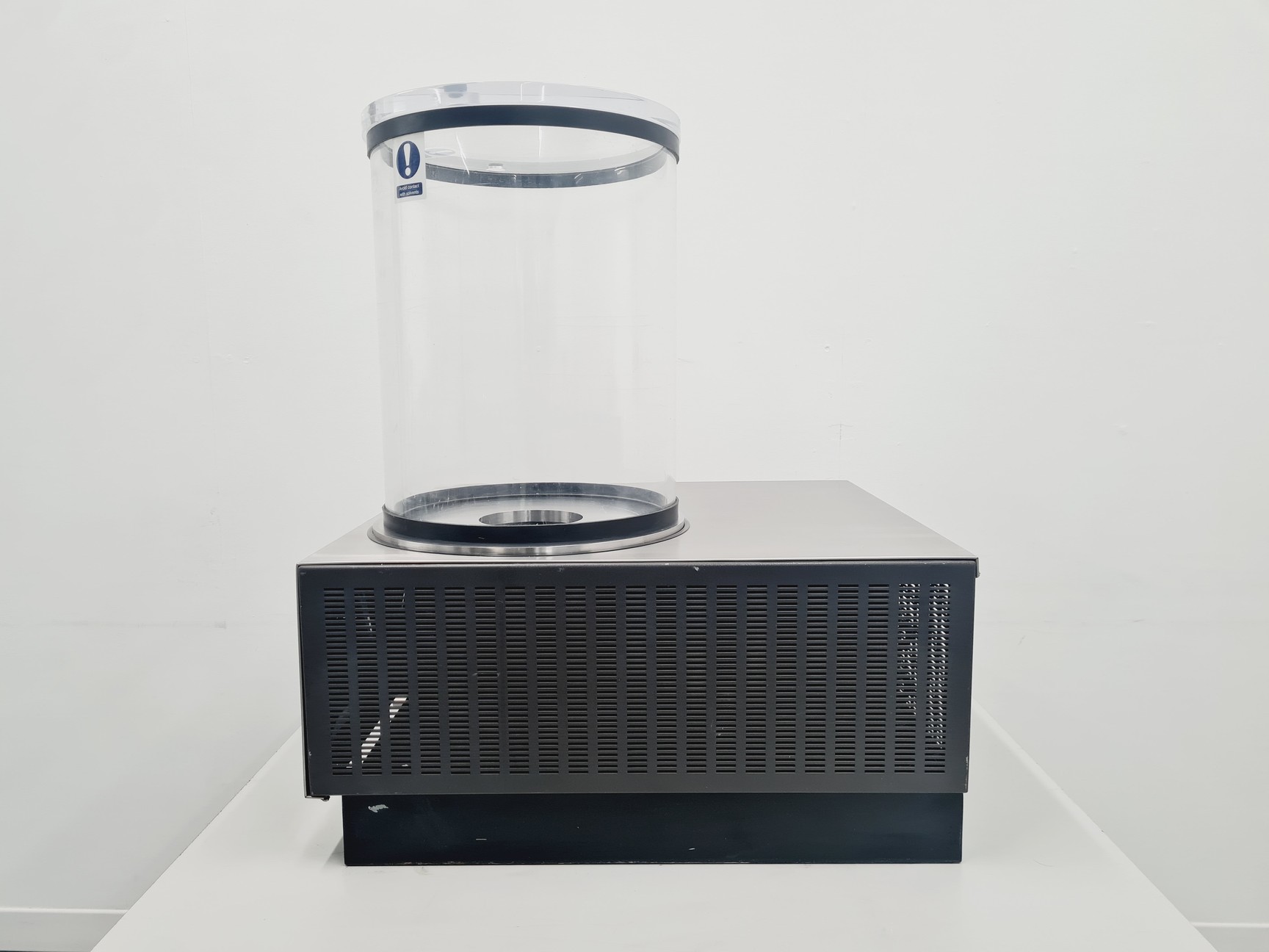 Image of Edwards Freeze Dryer Modulyo K4 with Edwards 12 Vacuum Pump