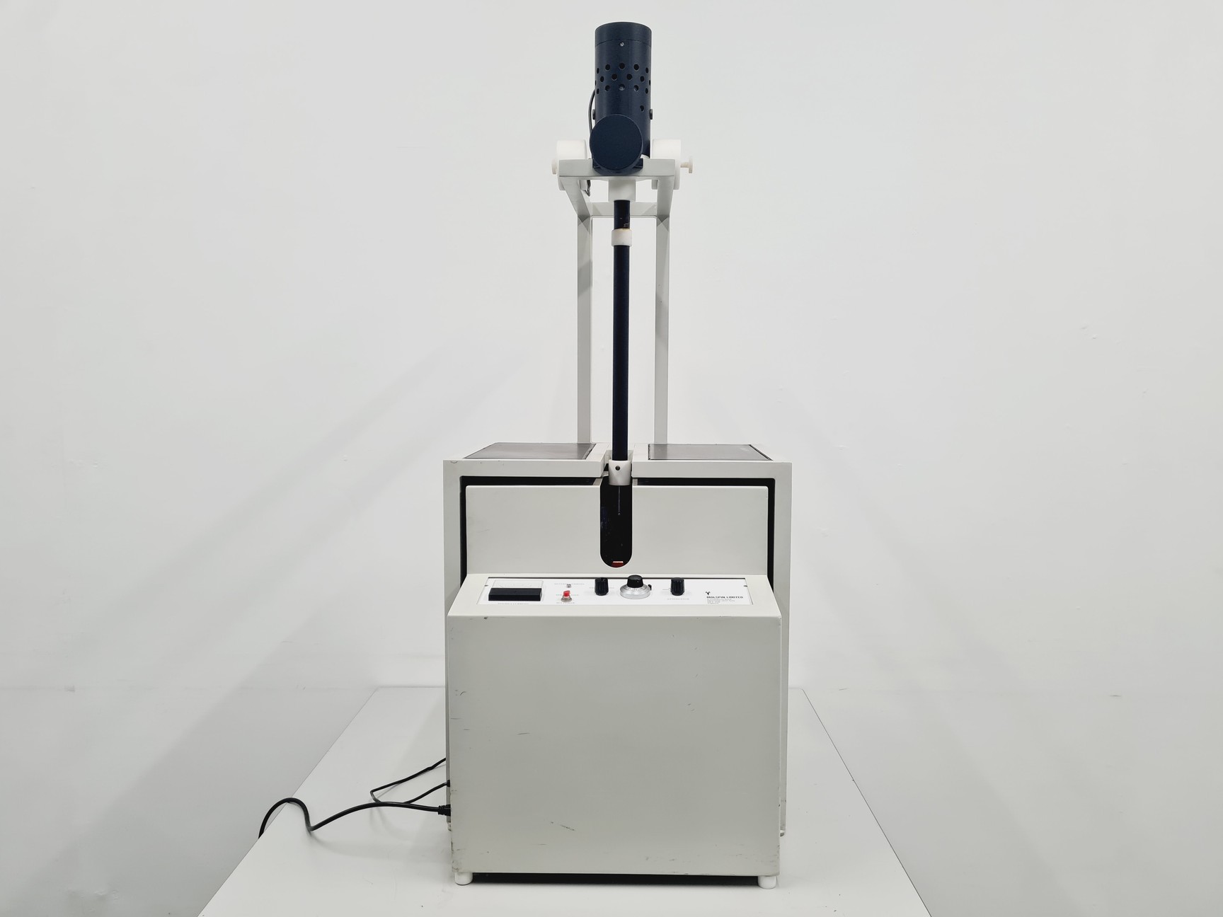Image of Molspin Nuvo Vibrating Sample Magnetometer