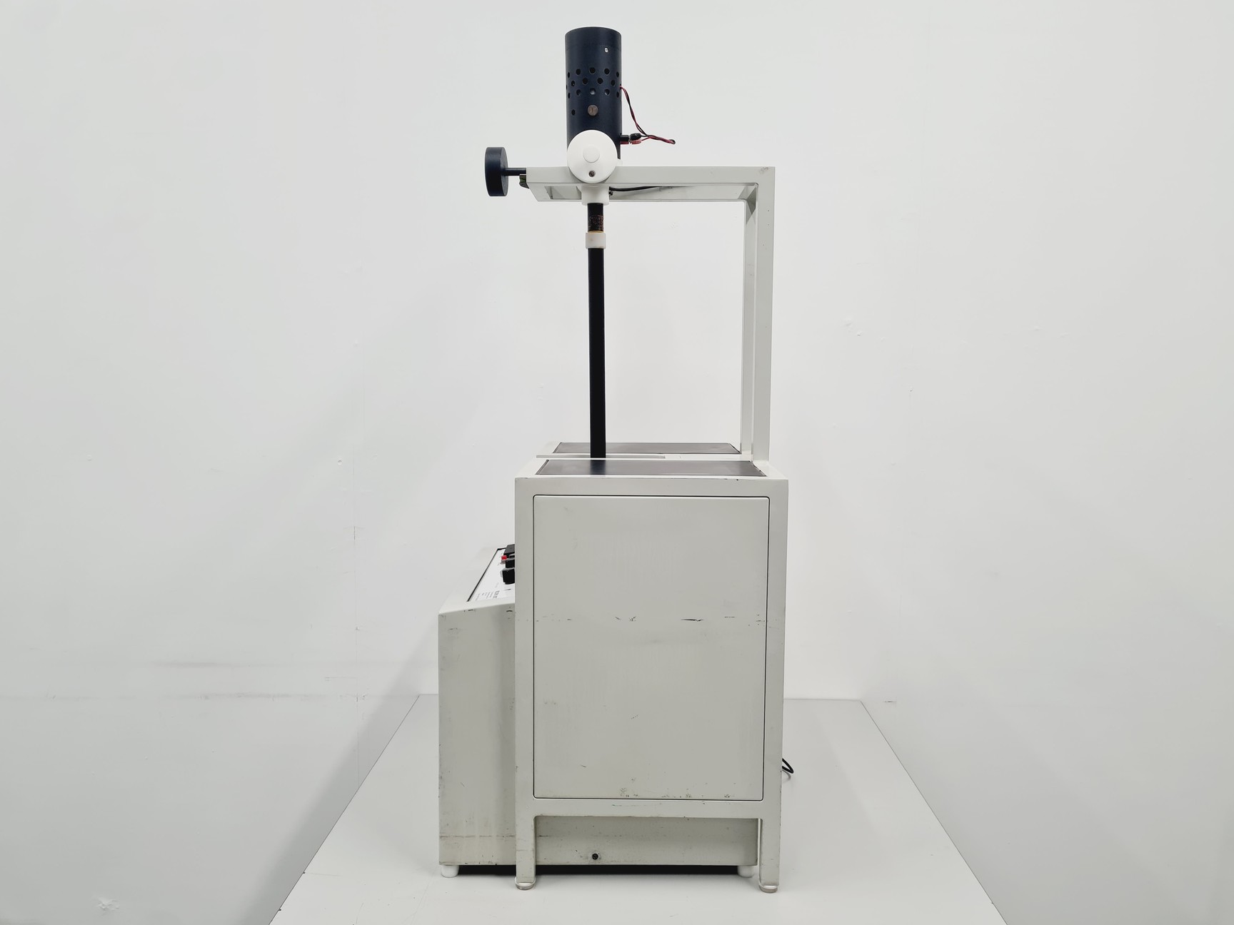 Image of Molspin Nuvo Vibrating Sample Magnetometer