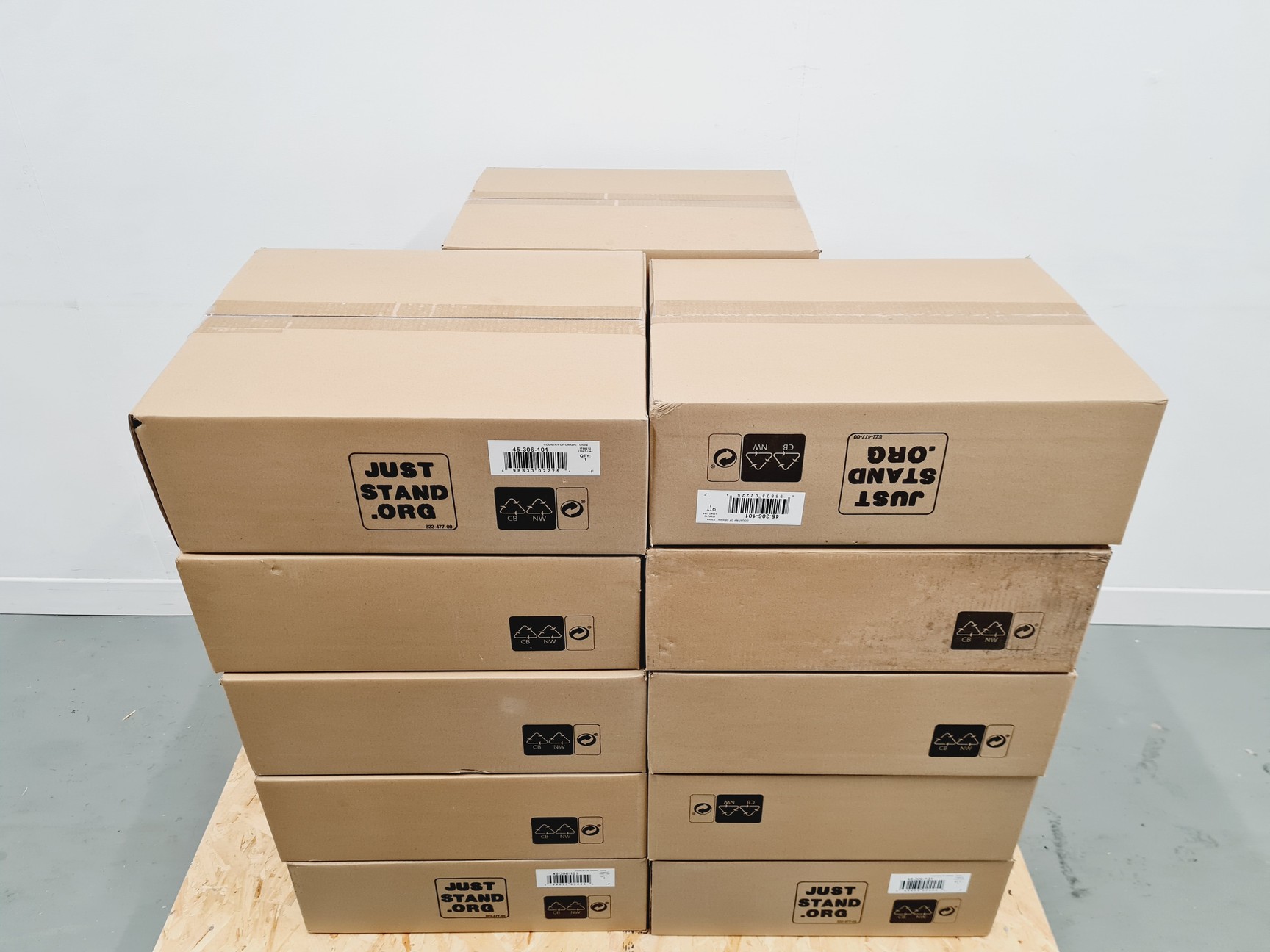 Image of Lot of 19 New Ergotron NeoFlex Desk Mount Tablet Arms 45-306-101