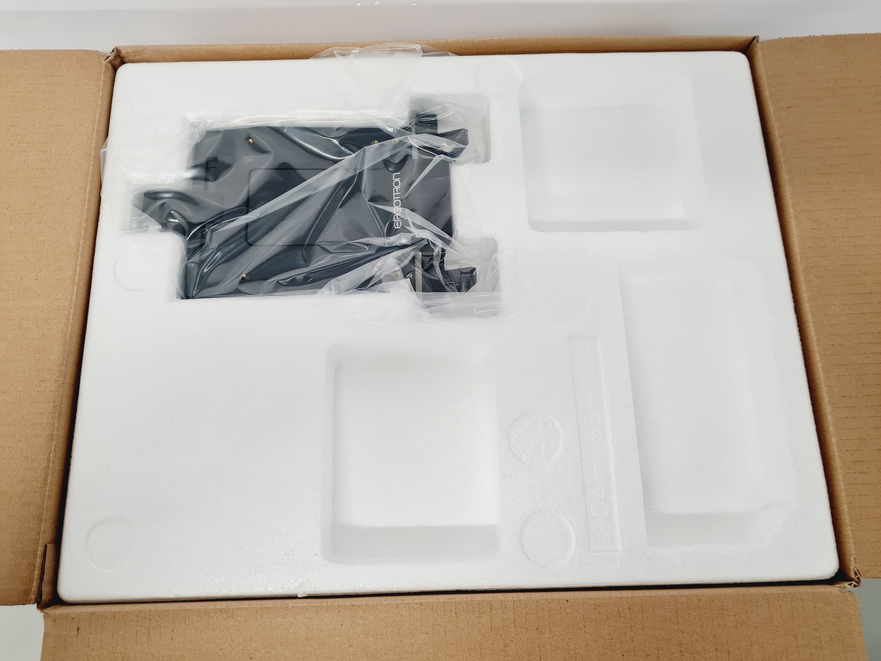 Image of Lot of 19 New Ergotron NeoFlex Desk Mount Tablet Arms 45-306-101