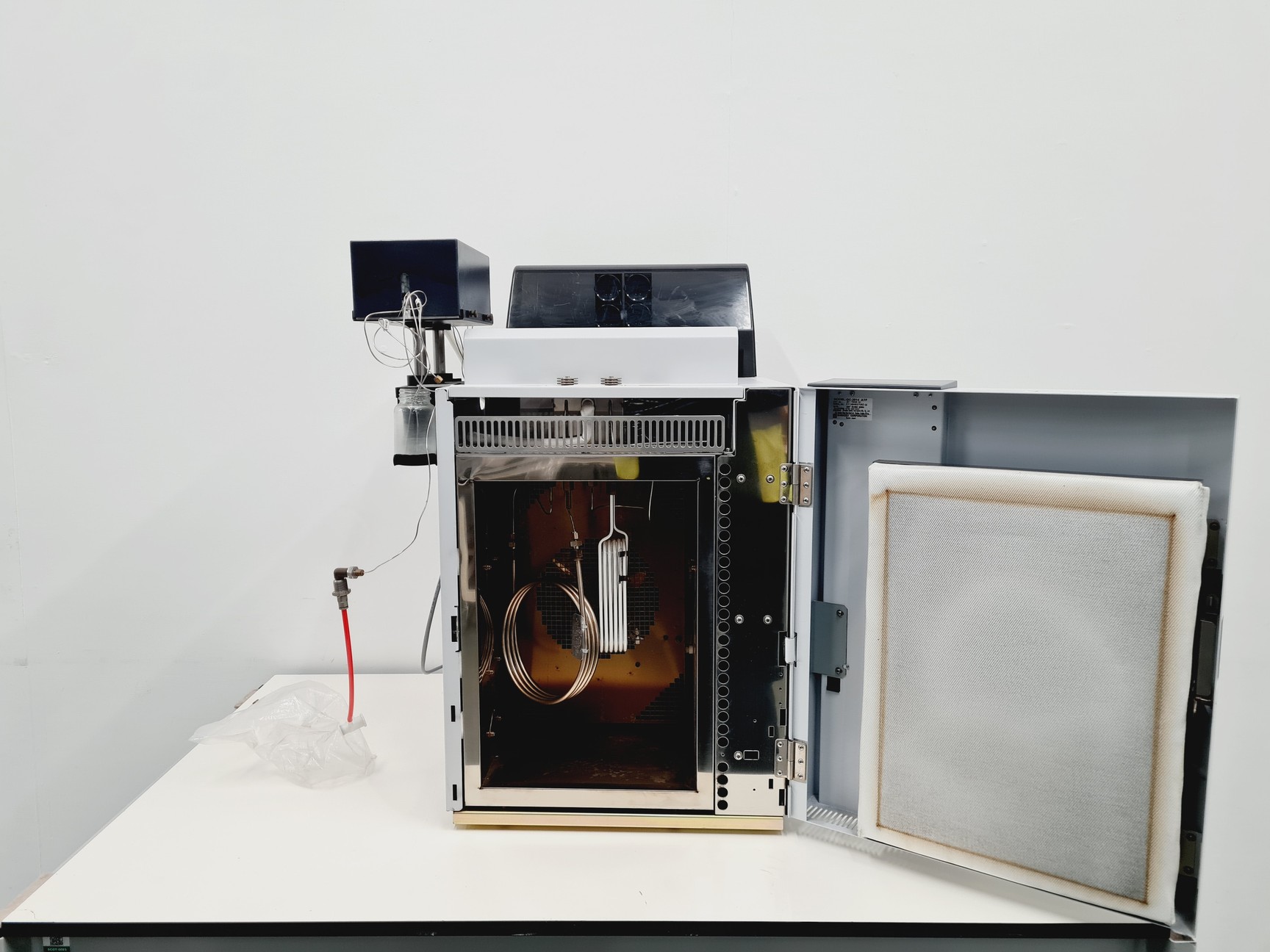 Shimadzu GC-2014 Gas Chromatograph w/ LabSolutions GCsolution Software Lab