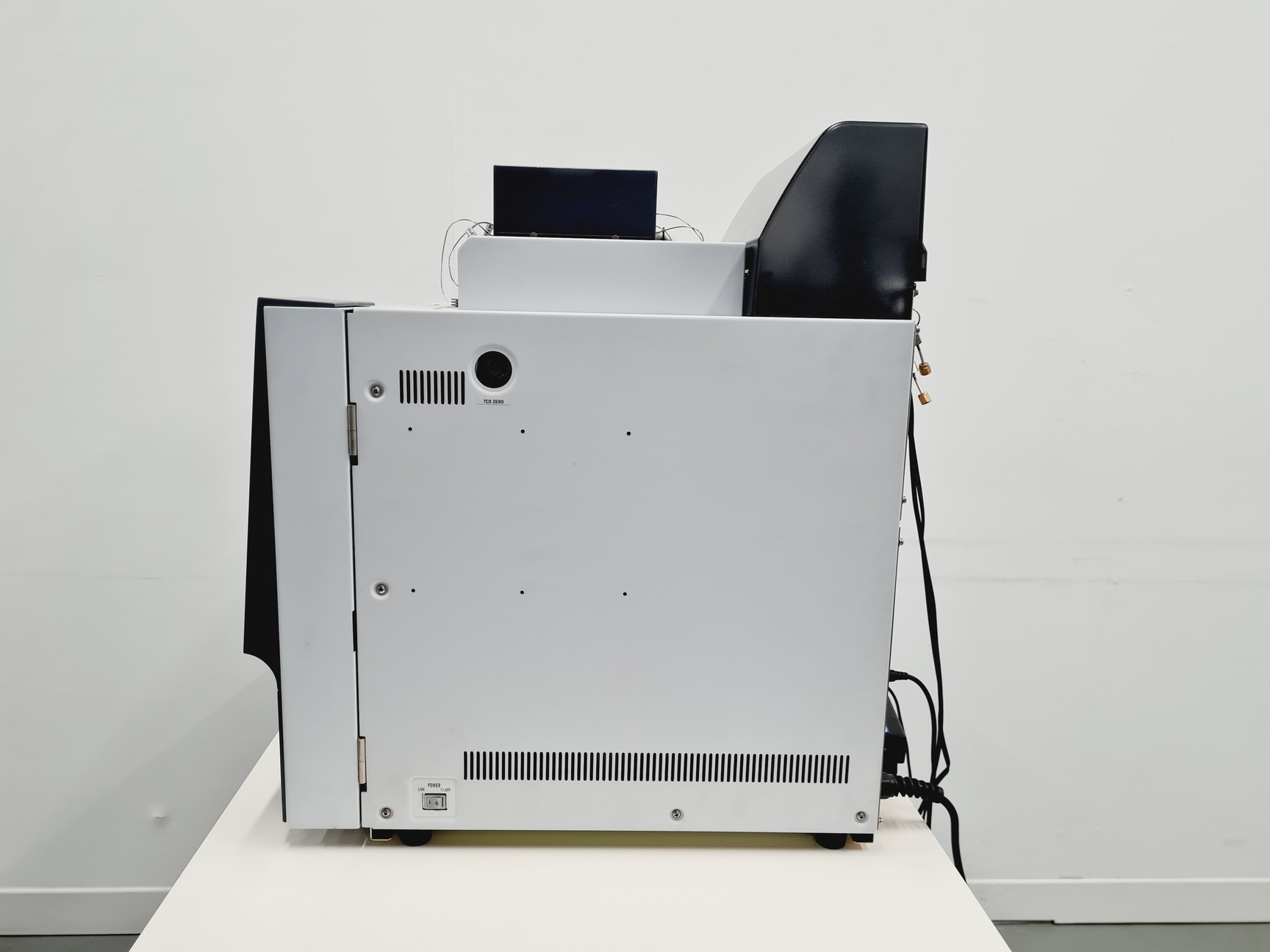 Shimadzu GC-2014 Gas Chromatograph w/ LabSolutions GCsolution Software Lab