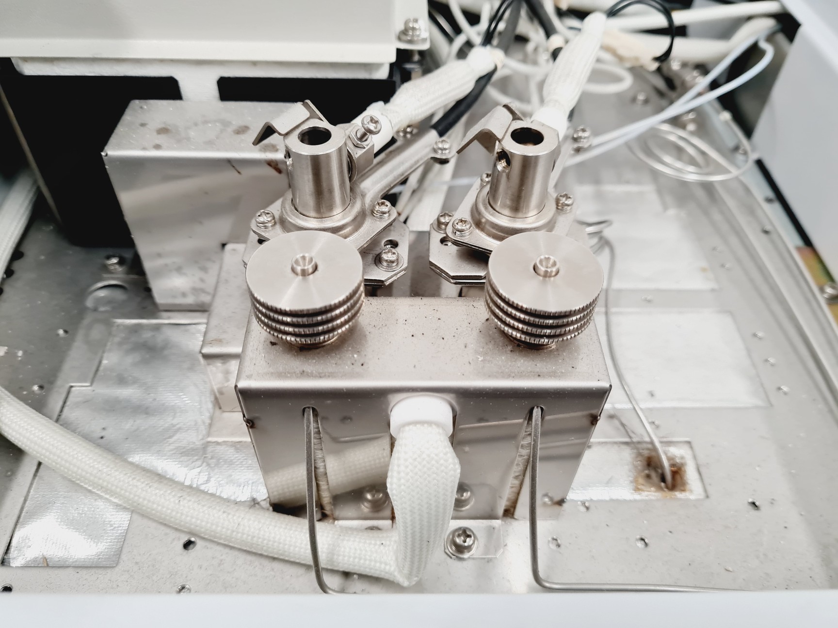 Image of Shimadzu GC-2014 Gas Chromatograph 