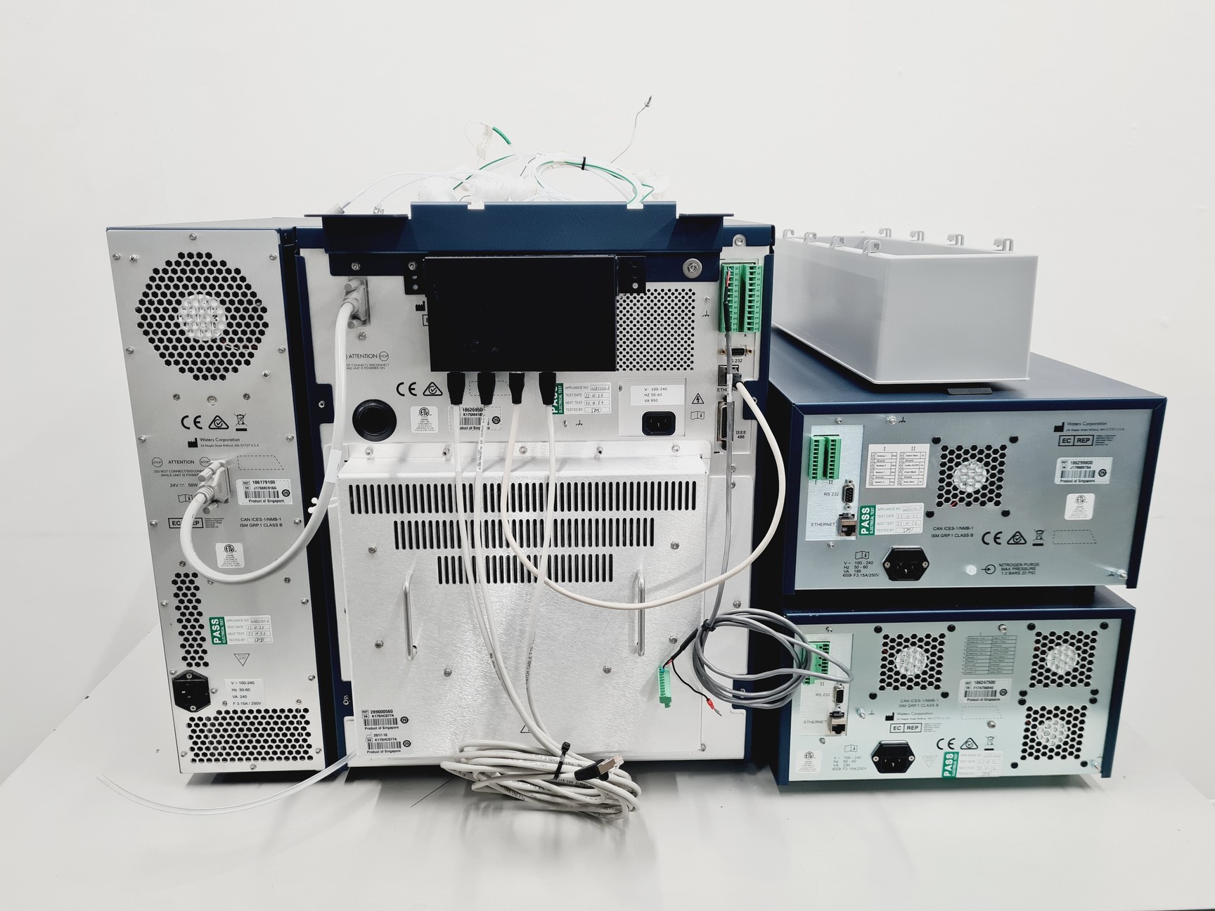 Image of Waters Alliance System w/ e2695 Separations Module, 2998 PDA , 2475 FLR