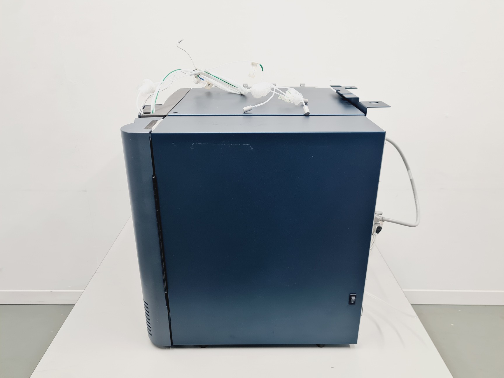 Image of Waters Alliance System w/ e2695 Separations Module, 2998 PDA , 2475 FLR