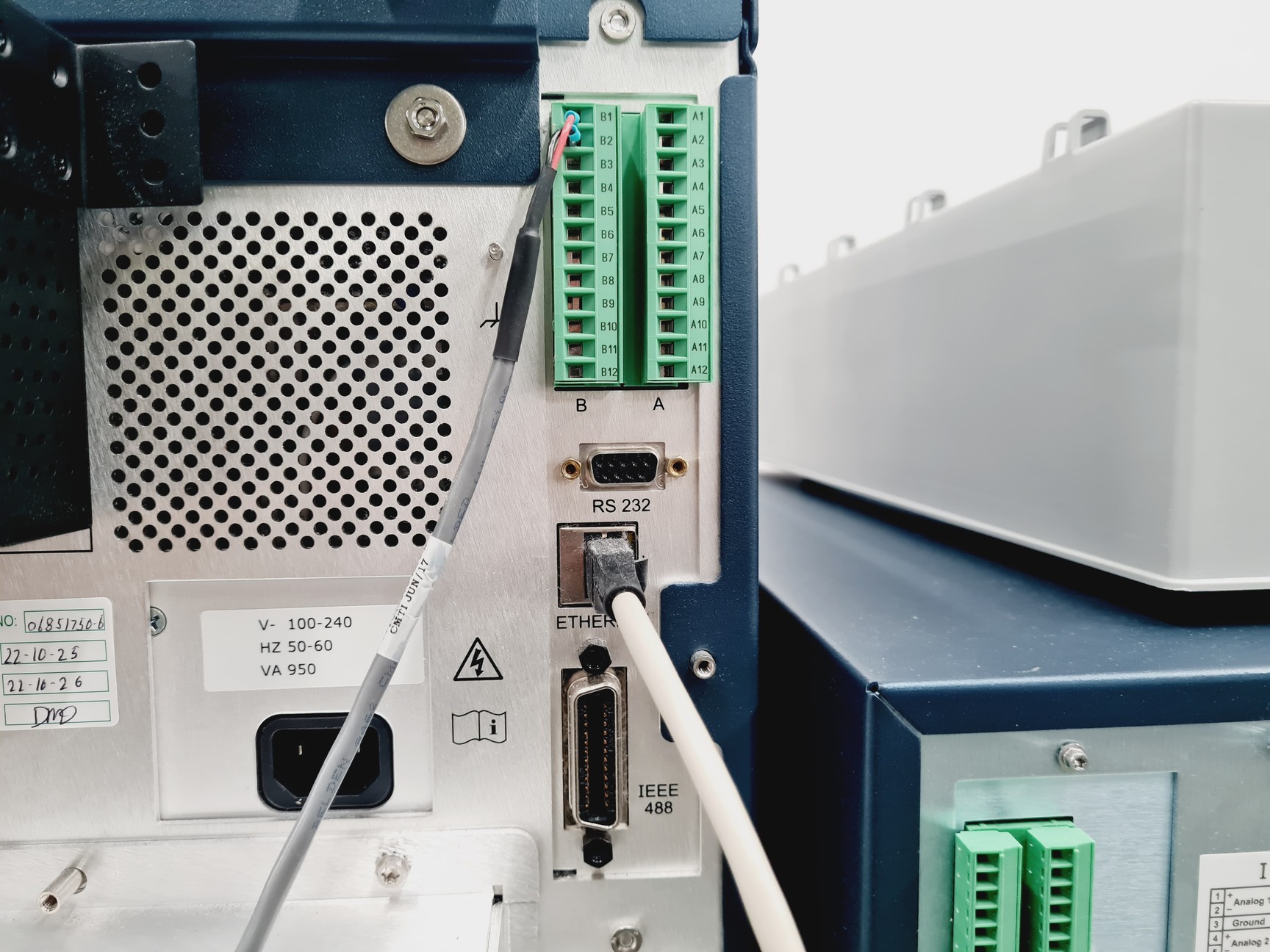 Image of Waters Alliance System w/ e2695 Separations Module, 2998 PDA , 2475 FLR 