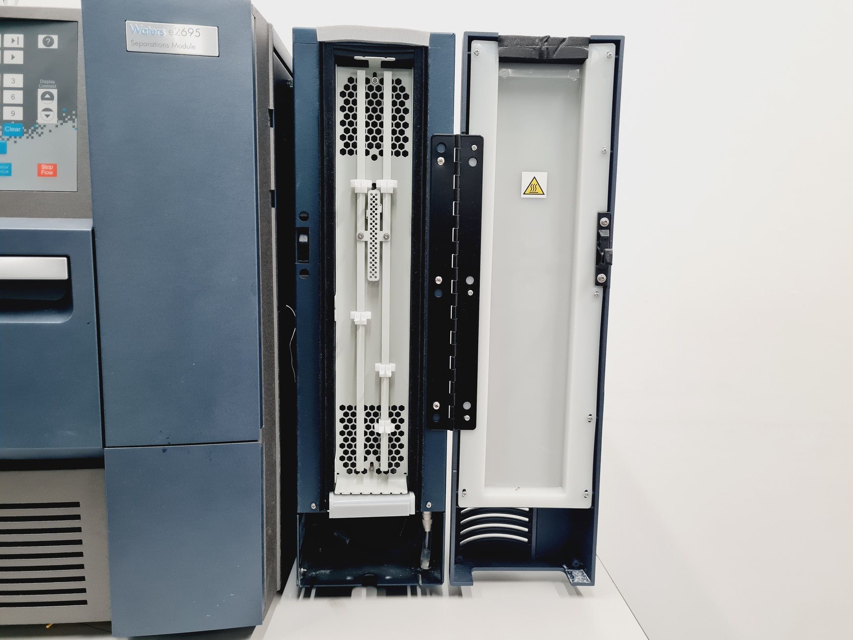 Image of Waters Alliance System w/ e2695 Separations Module, 2998 PDA , 2475 FLR