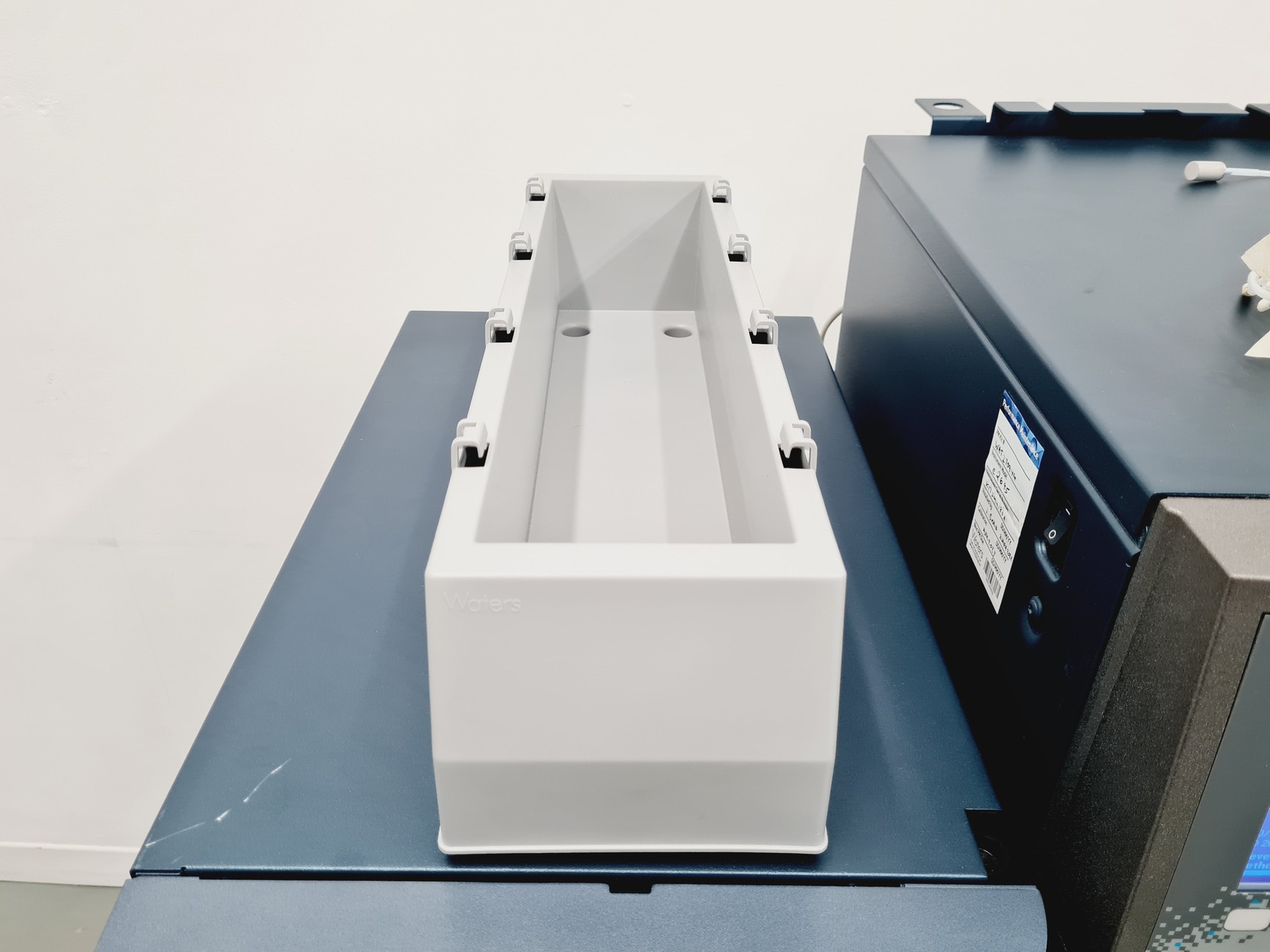 Image of Waters Alliance System w/ e2695 Separations Module, 2998 PDA , 2475 FLR 