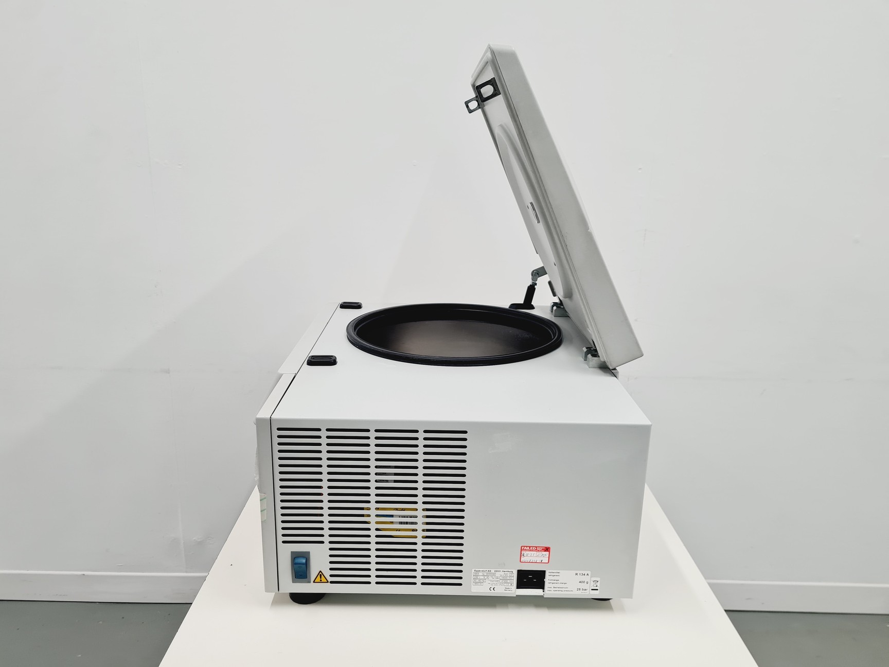 Image of Eppendorf 5804 R Centrifuge w/  Eppendorf A-4-44 Rotor Spares/Repair Lab