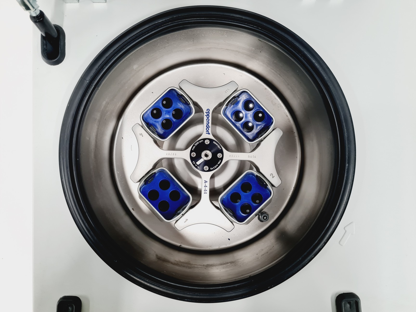 Image of Eppendorf 5804 R Centrifuge w/  Eppendorf A-4-44 Rotor Spares/Repair Lab