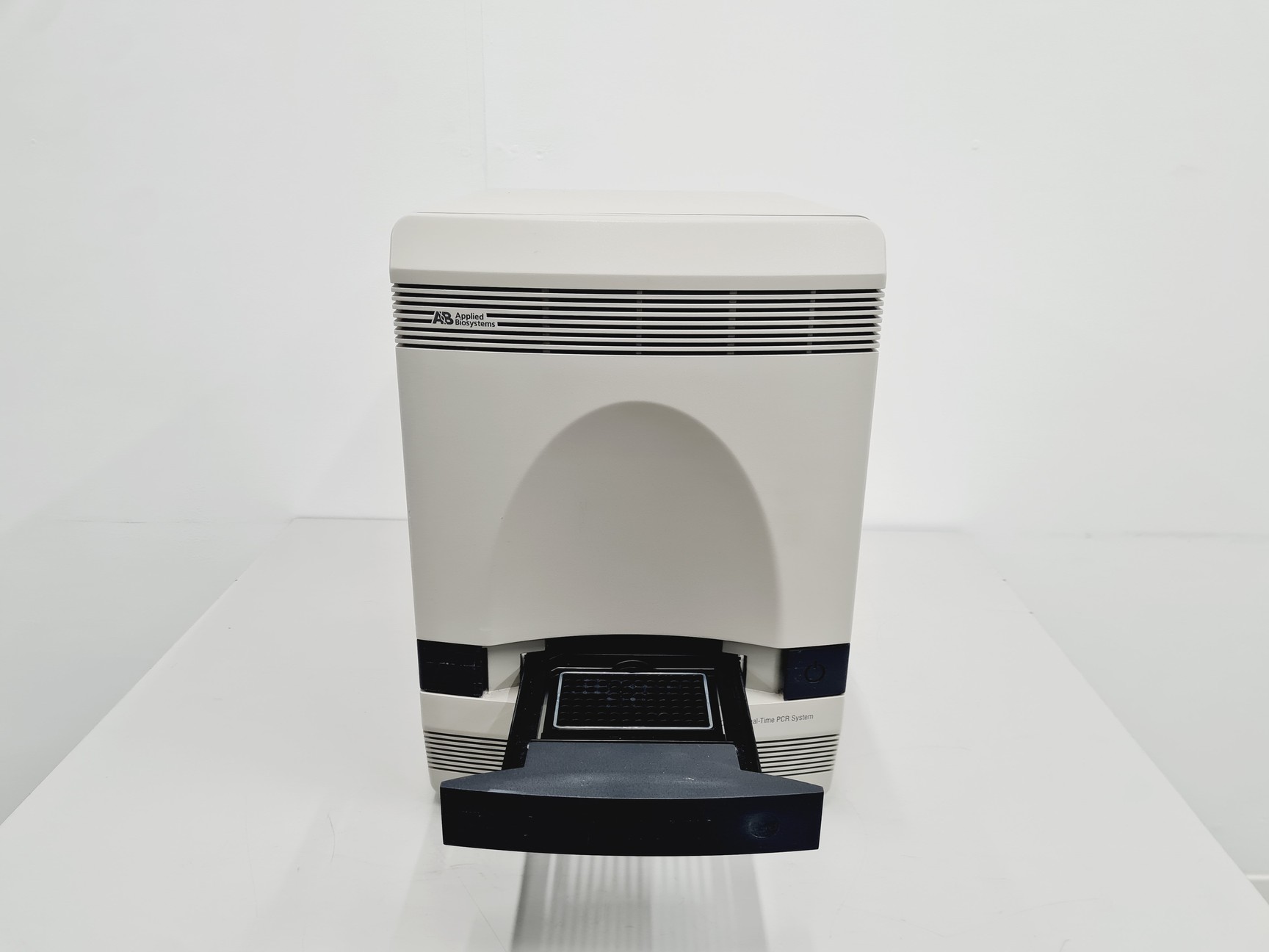 Image of Applied Biosystems 7500 Fast Real-Time PCR System Lab
