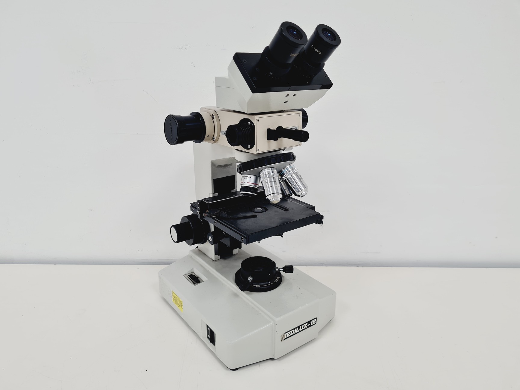 Image of Kyowa Medilux-12 Binocular Microscope with 4 x Objectives Lab