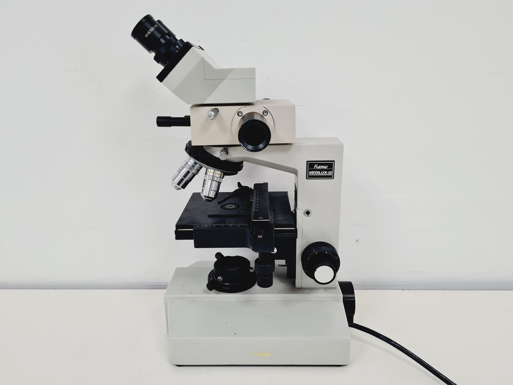 12 Microscope Kyowa Medilux-12 Binocular Microscope with 4 x Objectives Lab