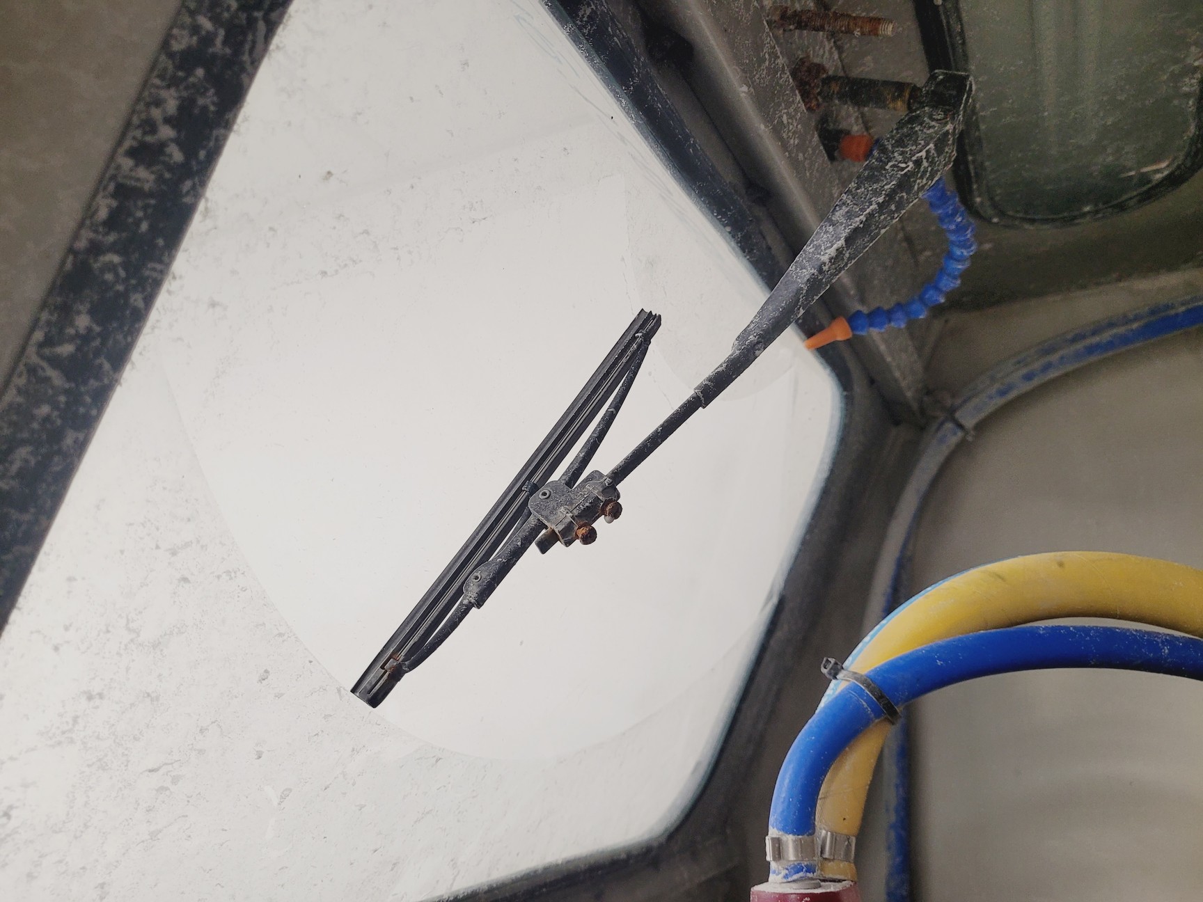 Image of Vixen Aqua Blast 915 Wet Blasting Cabinet with Air Compressor and Salt Trolley