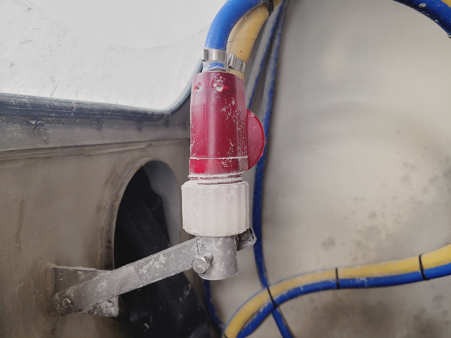 Image of Vixen Aqua Blast 915 Wet Blasting Cabinet with Air Compressor and Salt Trolley