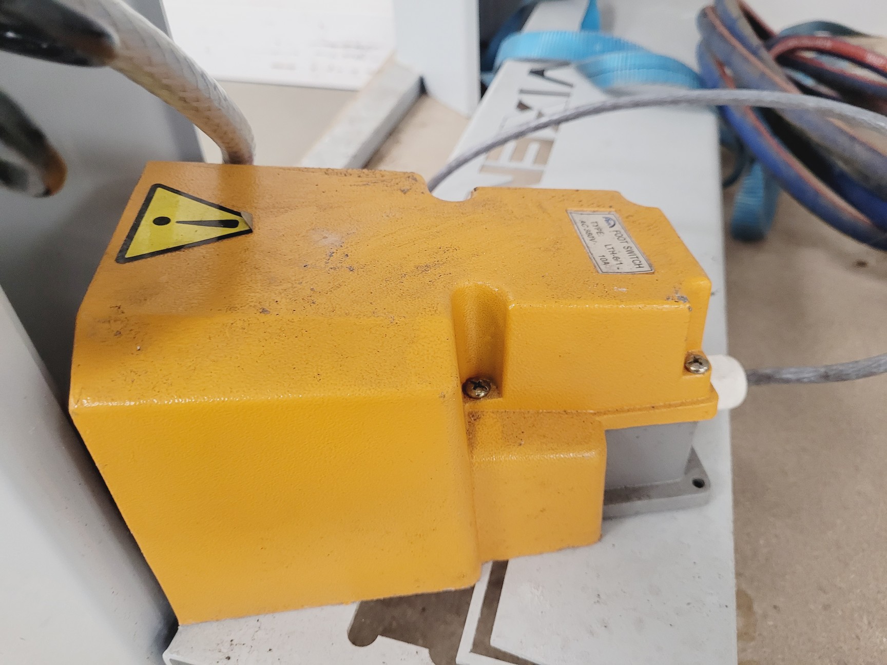 Image of Vixen Aqua Blast 915 Wet Blasting Cabinet with Air Compressor and Salt Trolley