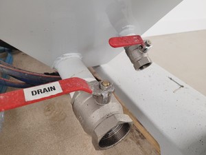 Thumbnail image of Vixen Aqua Blast 915 Wet Blasting Cabinet with Air Compressor and Salt Trolley