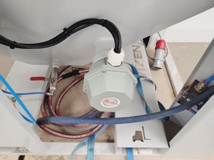 Thumbnail image of Vixen Aqua Blast 915 Wet Blasting Cabinet with Air Compressor and Salt Trolley