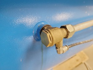 Thumbnail image of Vixen Aqua Blast 915 Wet Blasting Cabinet with Air Compressor and Salt Trolley