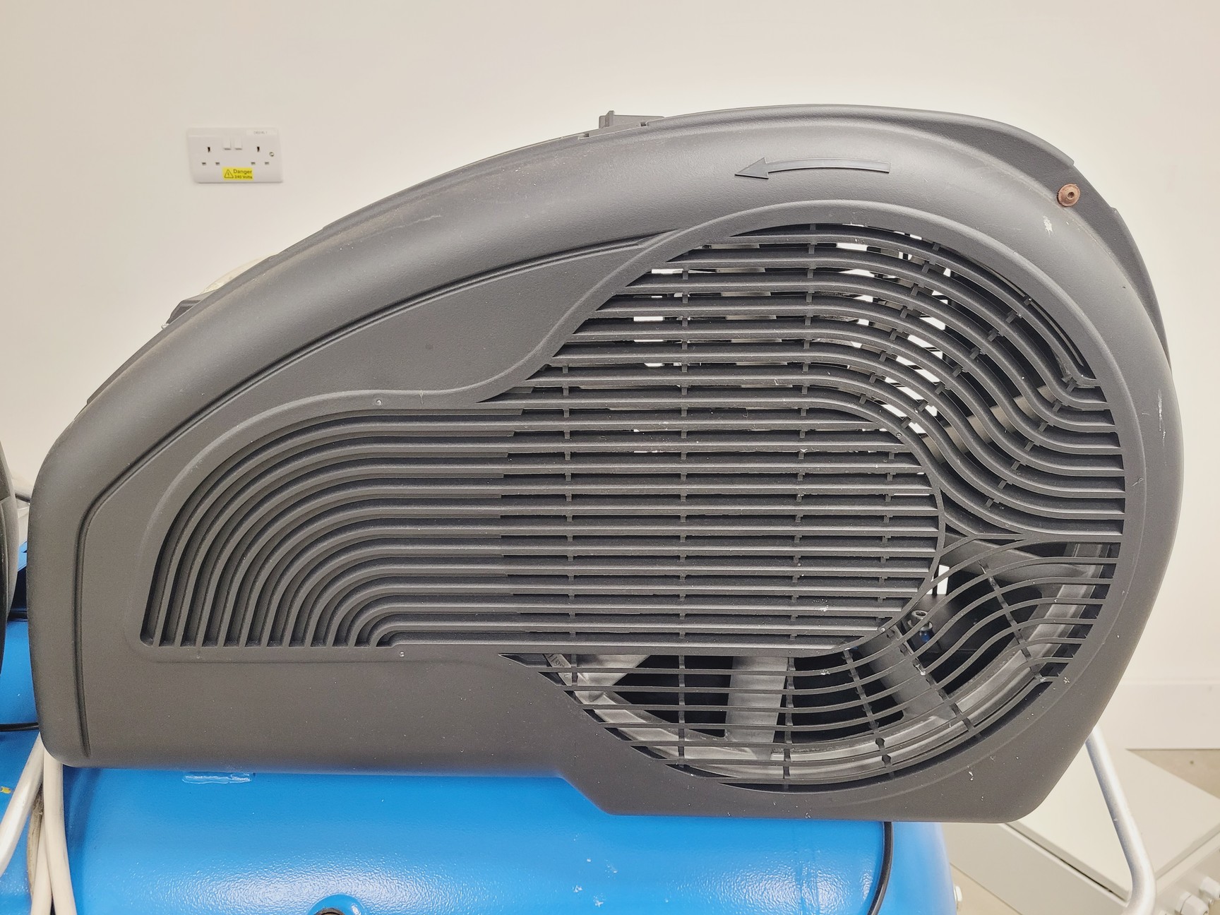 Image of Vixen Aqua Blast 915 Wet Blasting Cabinet with Air Compressor and Salt Trolley