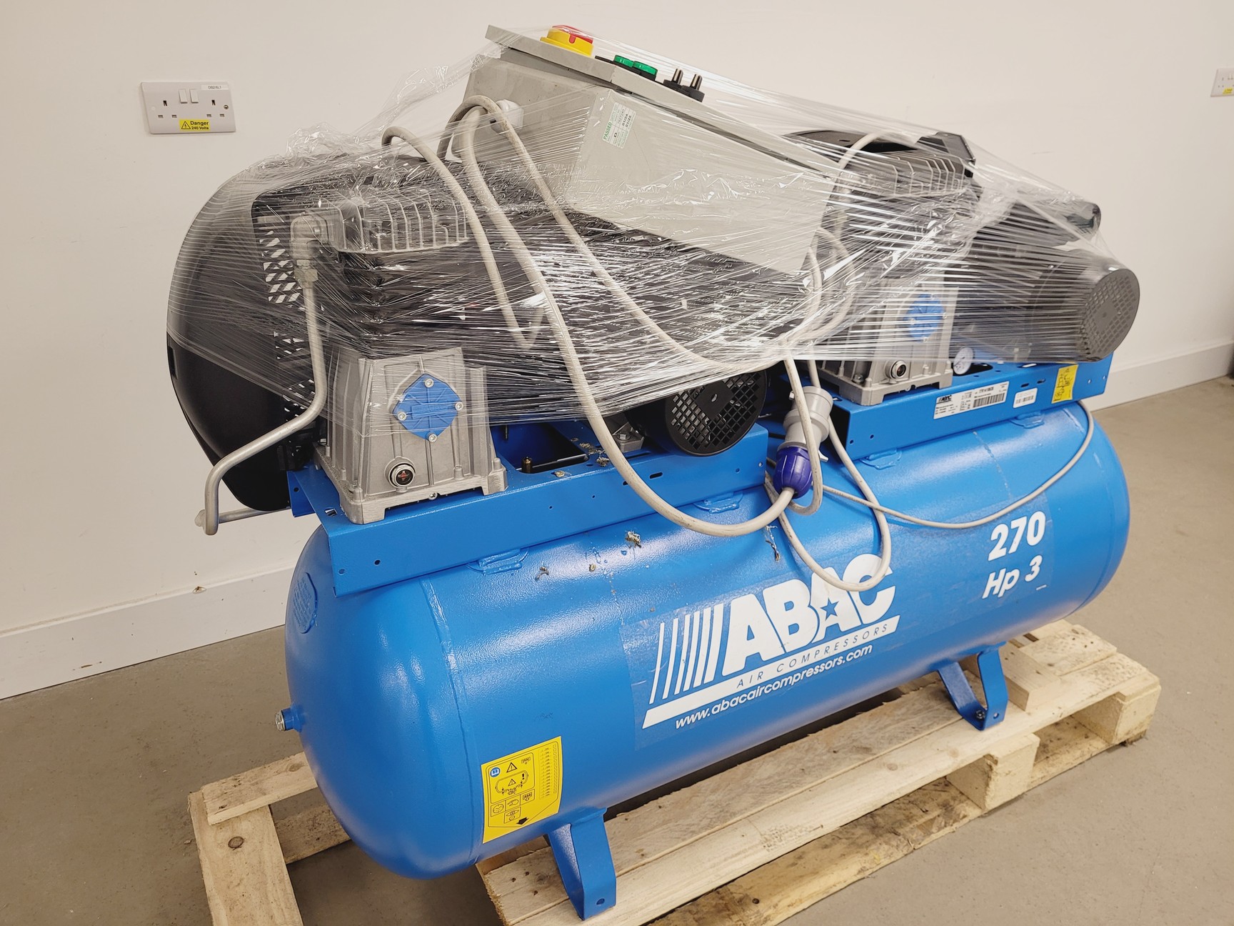 Image of Vixen Aqua Blast 915 Wet Blasting Cabinet with Air Compressor and Salt Trolley