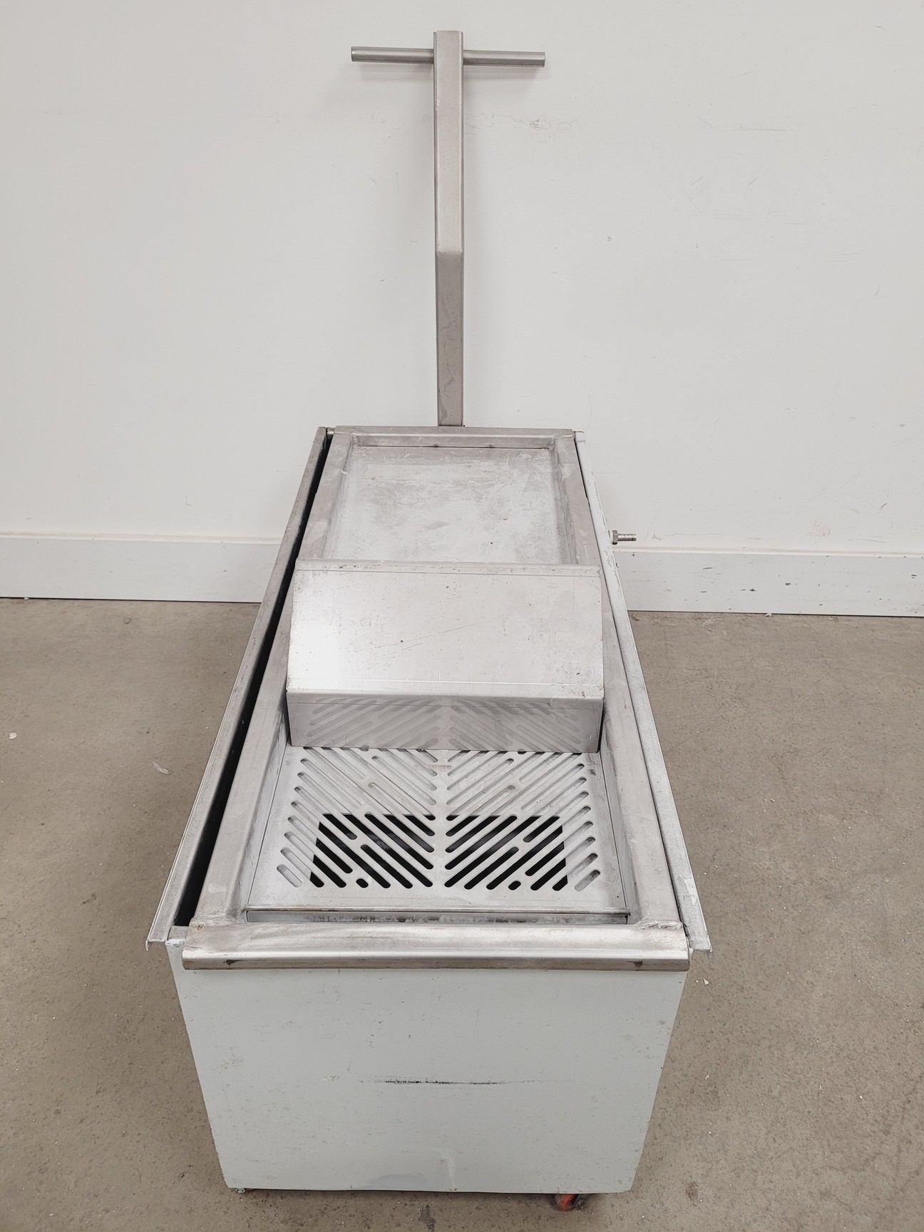 Image of Vixen Aqua Blast 915 Wet Blasting Cabinet with Air Compressor and Salt Trolley