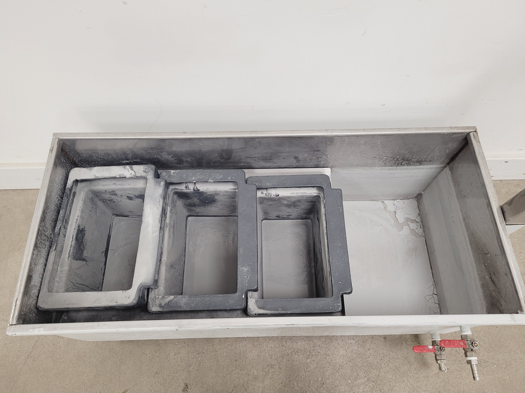 Image of Vixen Aqua Blast 915 Wet Blasting Cabinet with Air Compressor and Salt Trolley