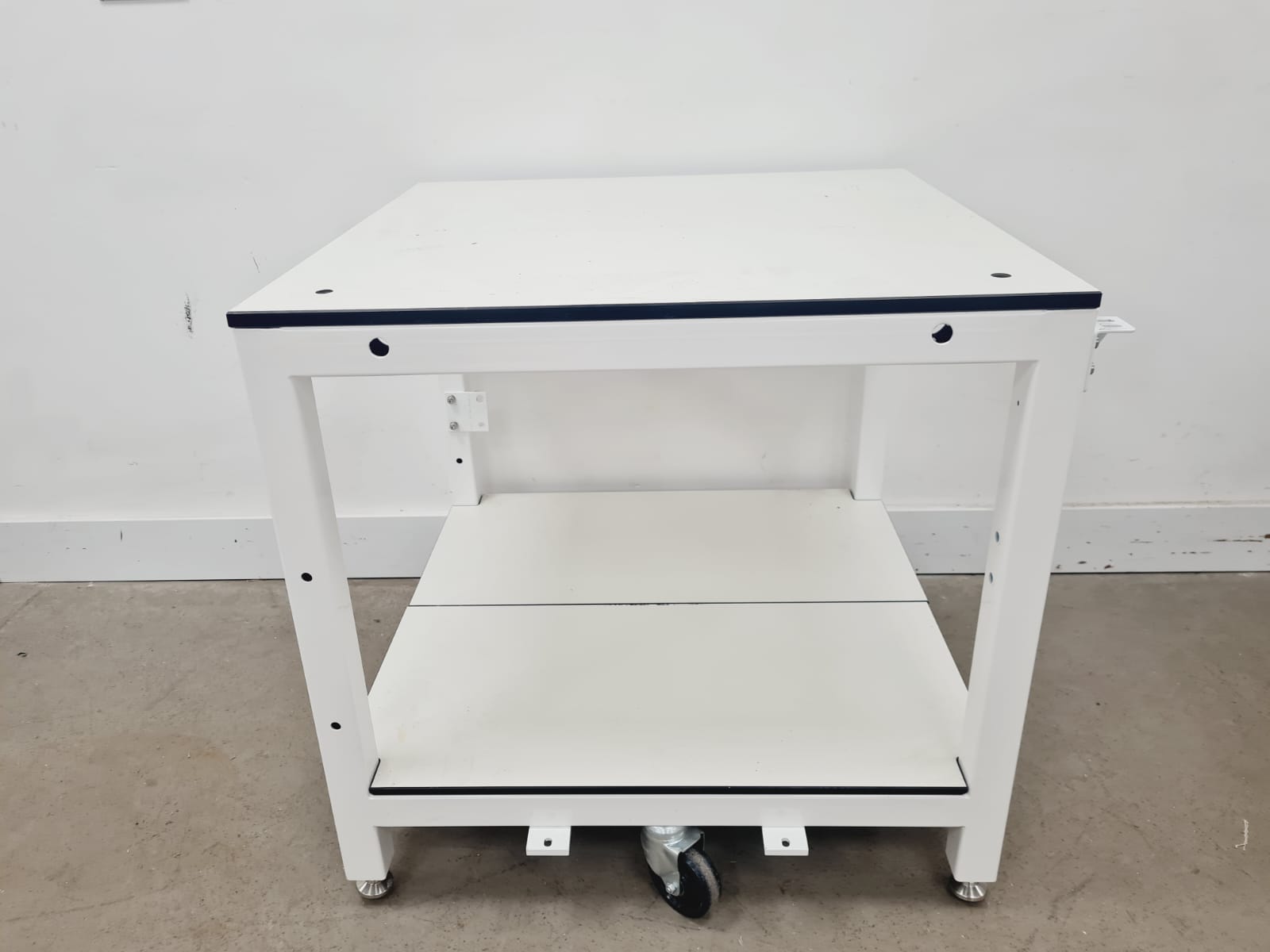 Image of Trespa Table 80 x 80 x 85 cm Lab