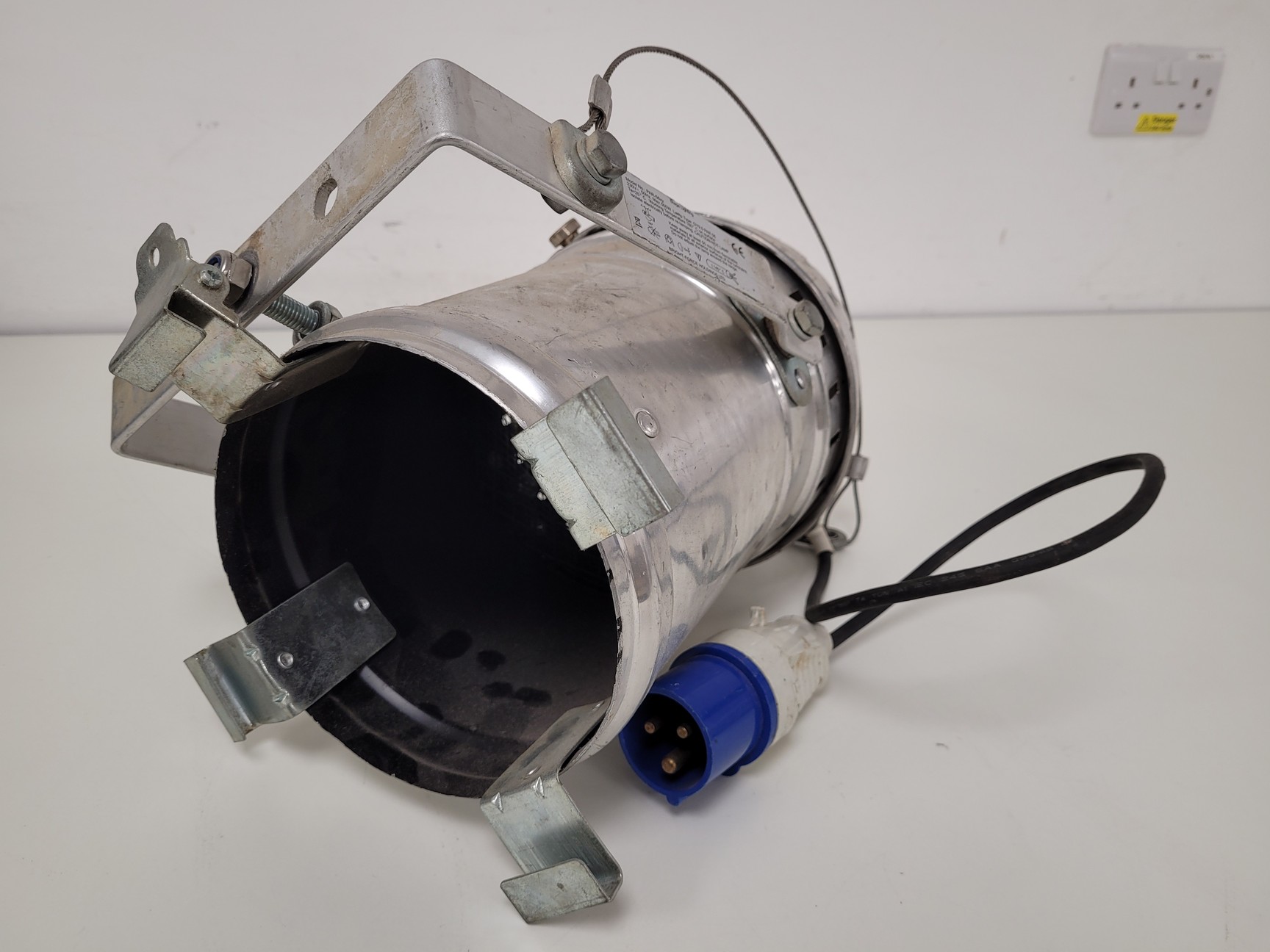 Image of Mixed Lighting Equipment - Colour Wash 250AT, PAR-56XY, MAC 250TM