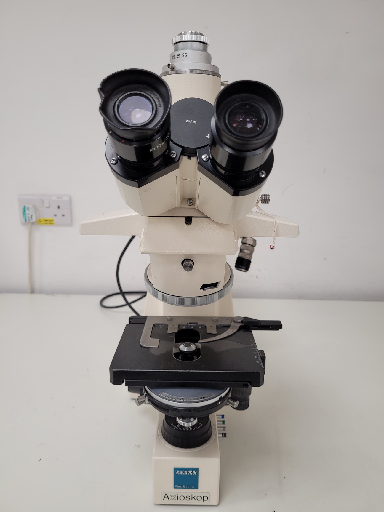 Image of Zeiss Axioskop Microscope w/ J04Z0H Power Supply Lab