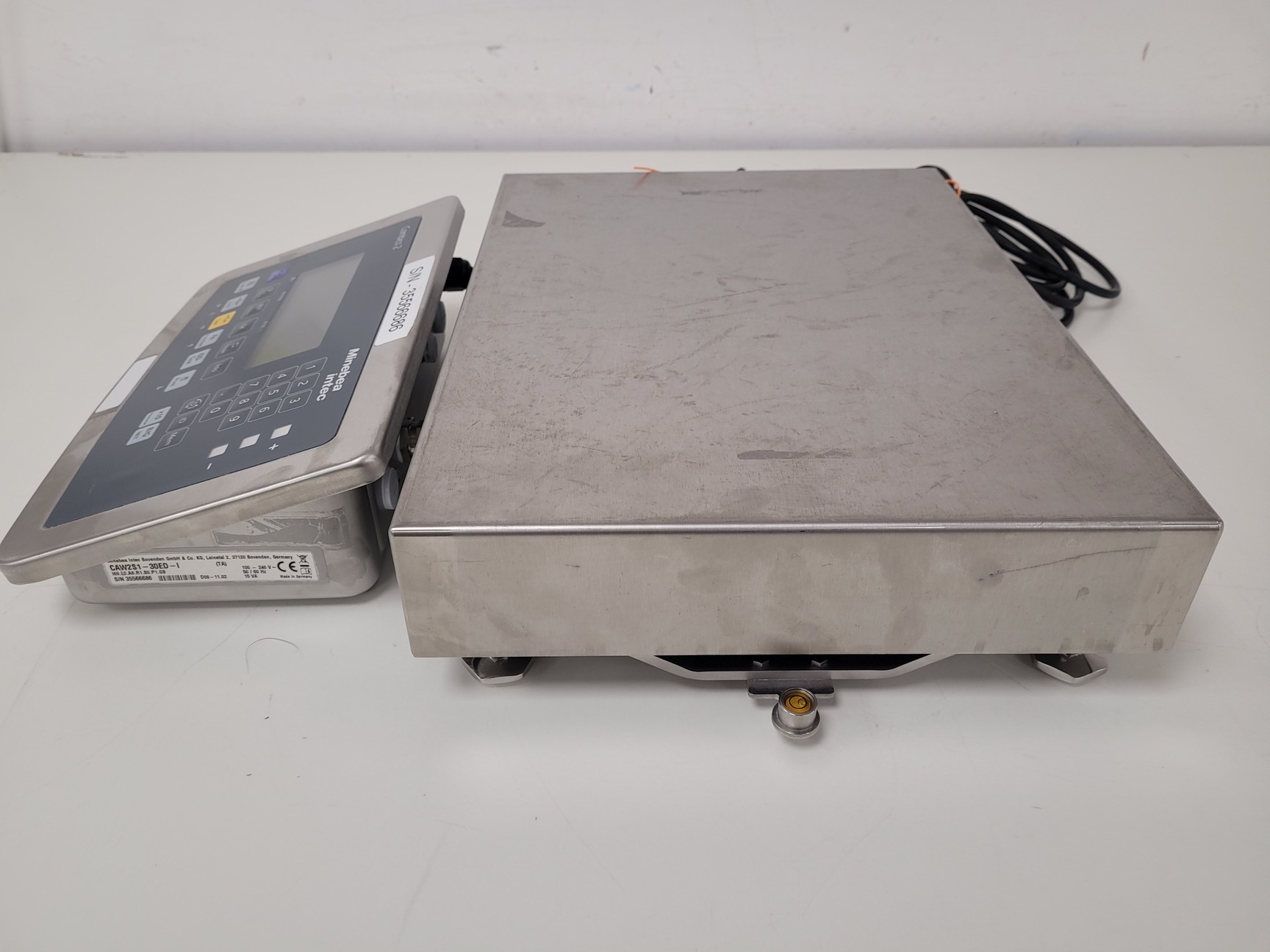 Image of Minebea Intec Combics 2 Model-CAW2S1-30ED-I Weighing Scale Lab