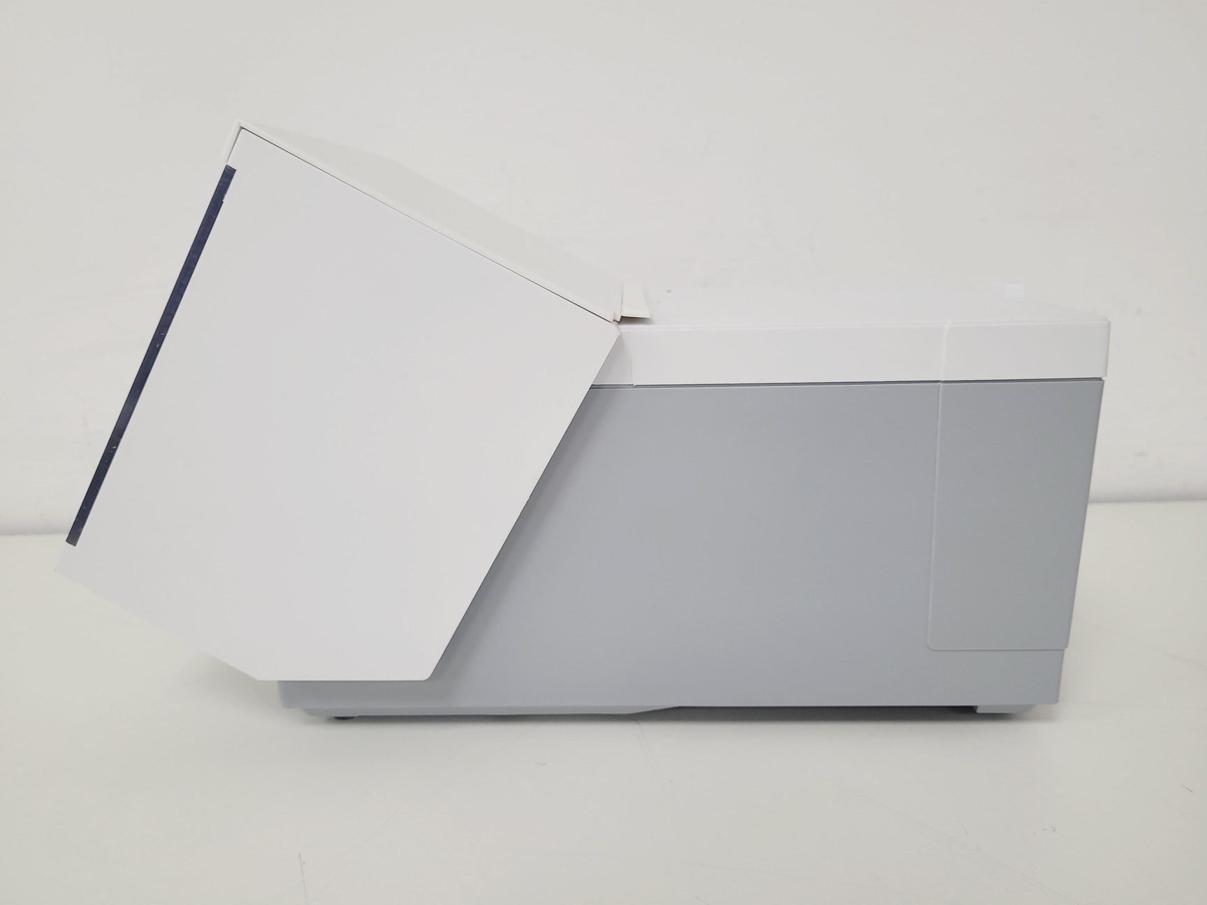 Image of SI Analytics TitroLine 7500 KF Trace Lab