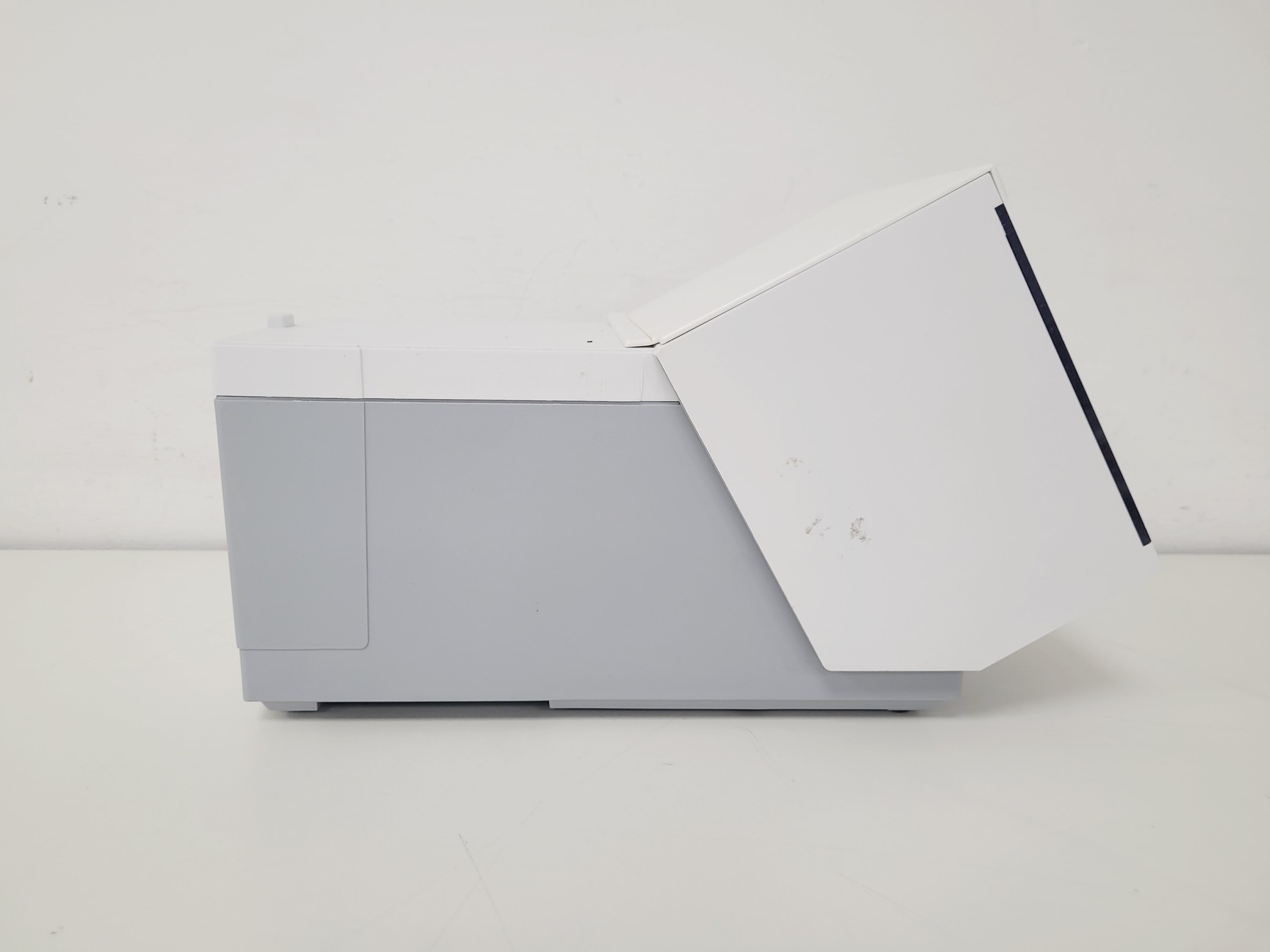 Image of SI Analytics TitroLine 7500 KF Trace Lab