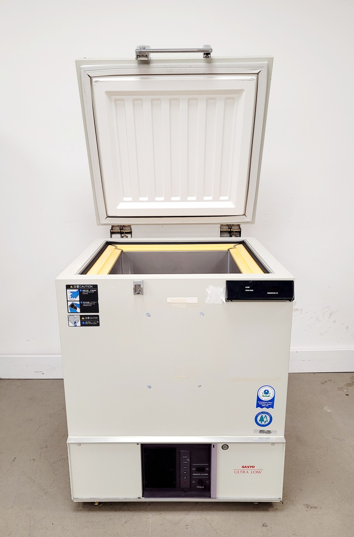 Image of Sanyo MDF-192 Ultra Low-Temperature Freezer Lab