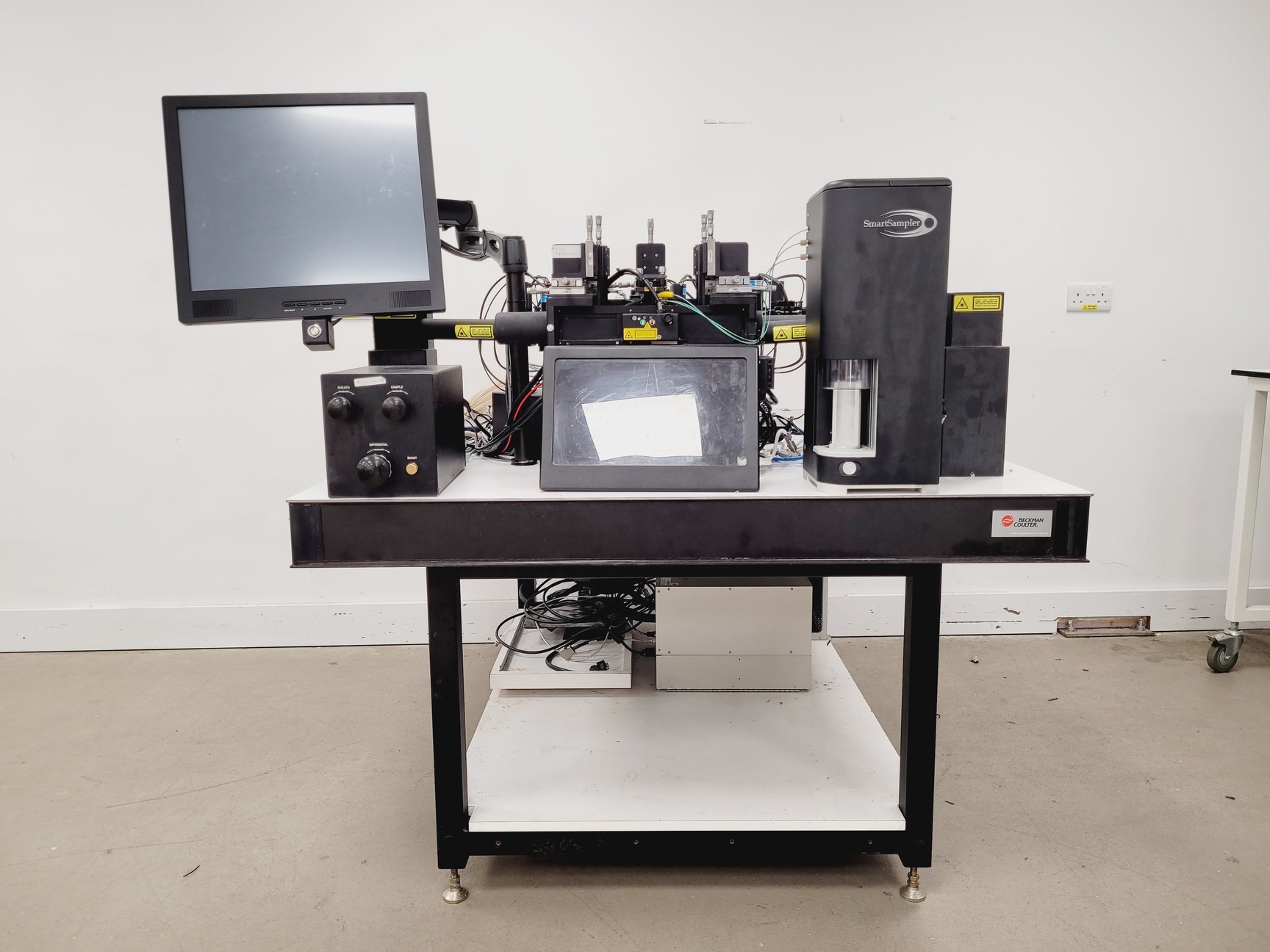 Image of Beckman Coulter MoFlo XDP Cell Sorter Laser Cytomation System + Optics Table Lab