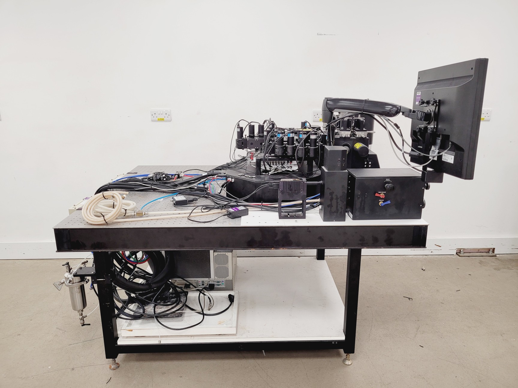 Image of Beckman Coulter MoFlo XDP Cell Sorter Laser Cytomation System + Optics Table Lab