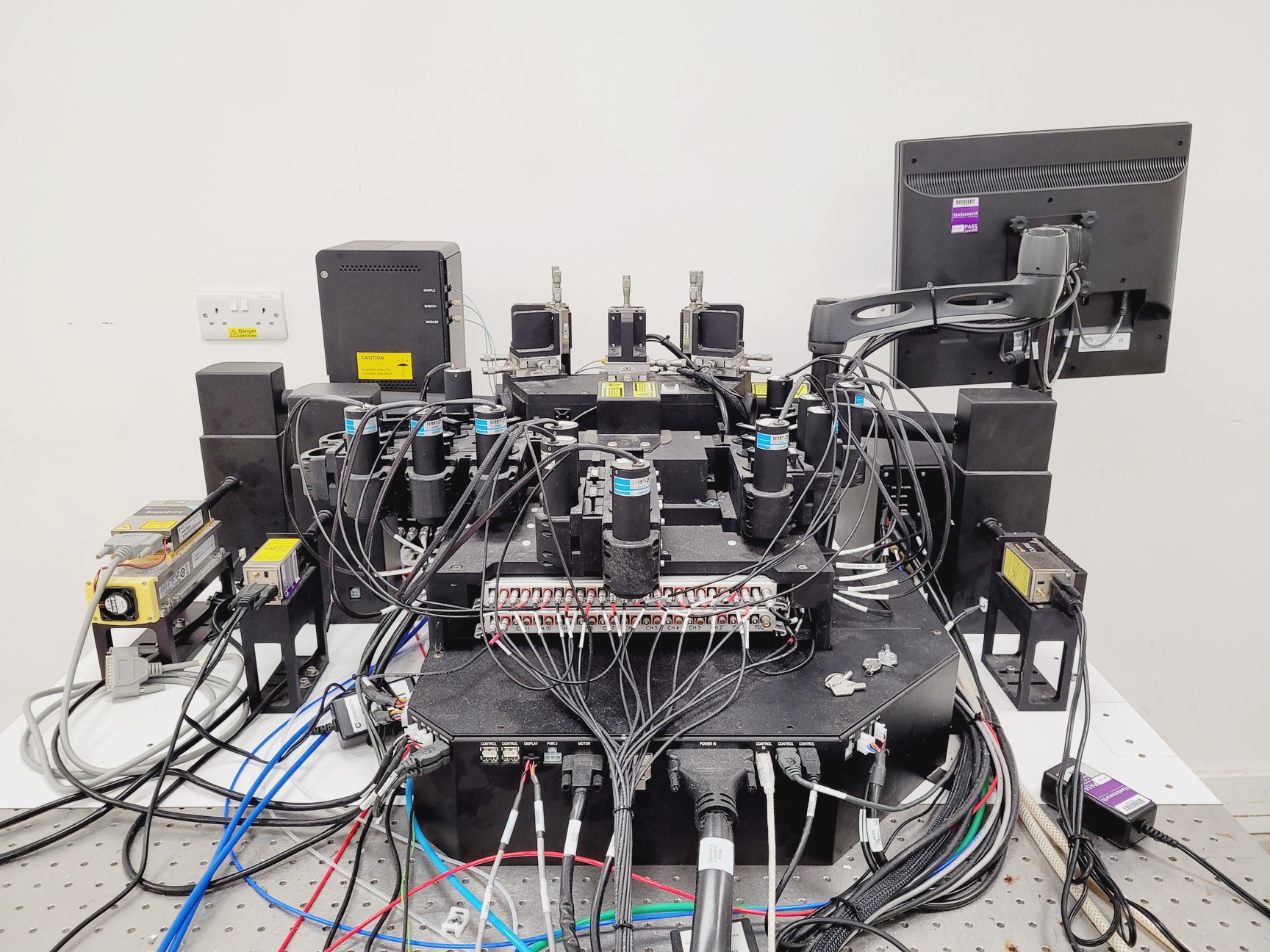 Image of Beckman Coulter MoFlo XDP Cell Sorter Laser Cytomation System + Optics Table Lab