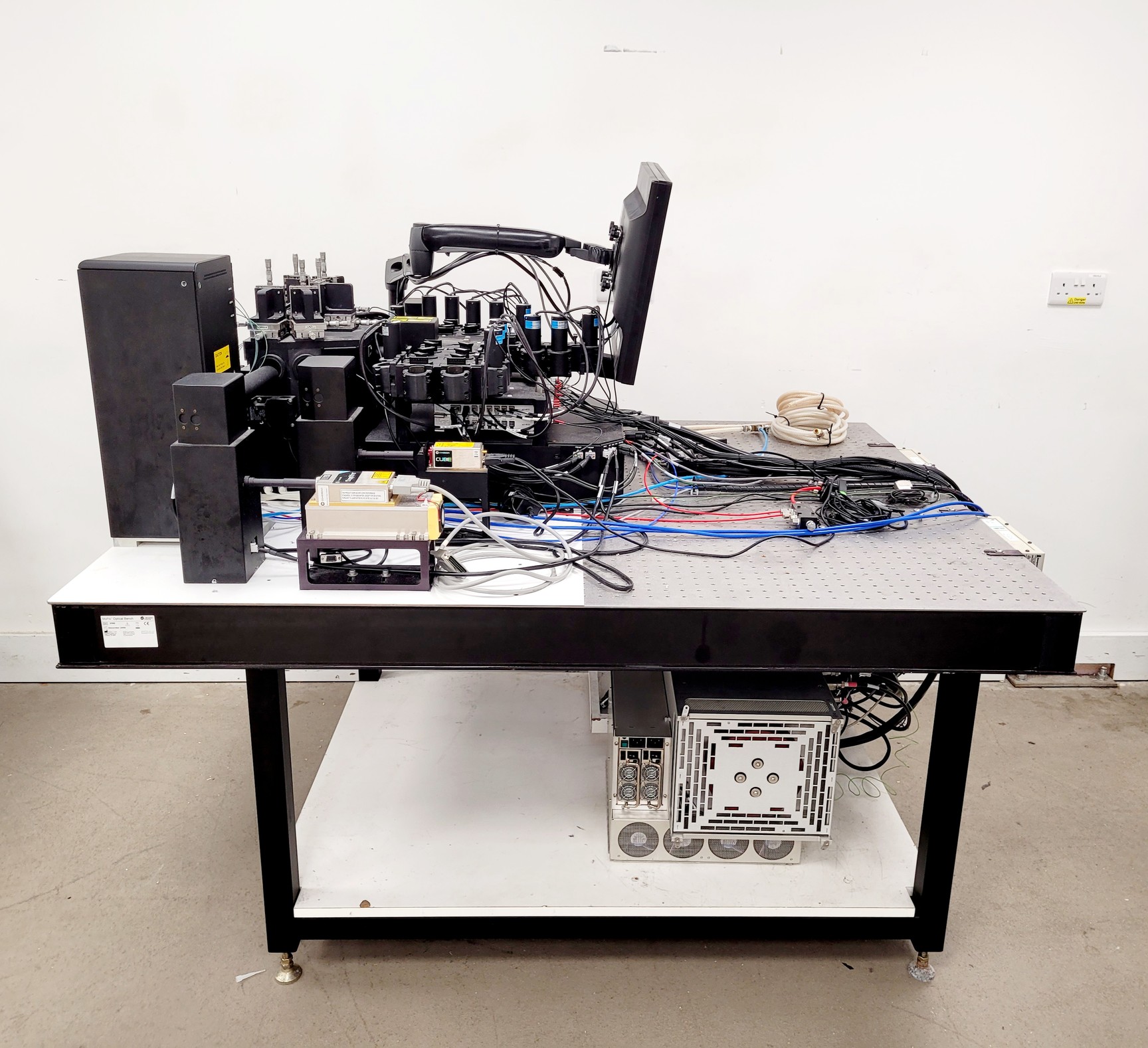 Image of Beckman Coulter MoFlo XDP Cell Sorter Laser Cytomation System + Optics Table Lab