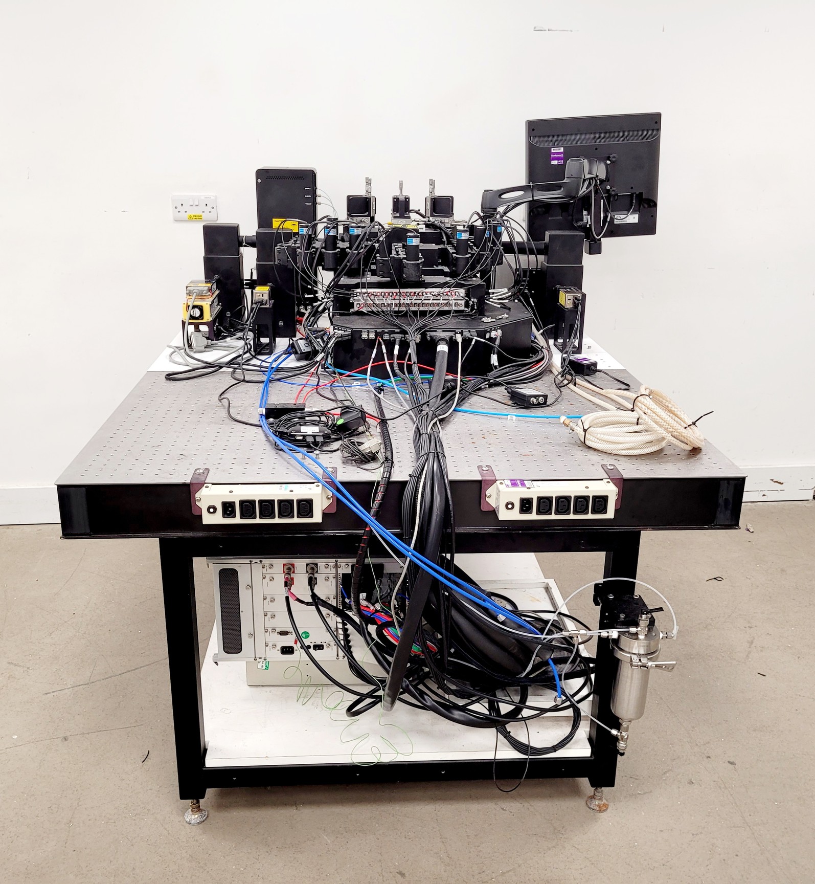 Image of Beckman Coulter MoFlo XDP Cell Sorter Laser Cytomation System + Optics Table Lab