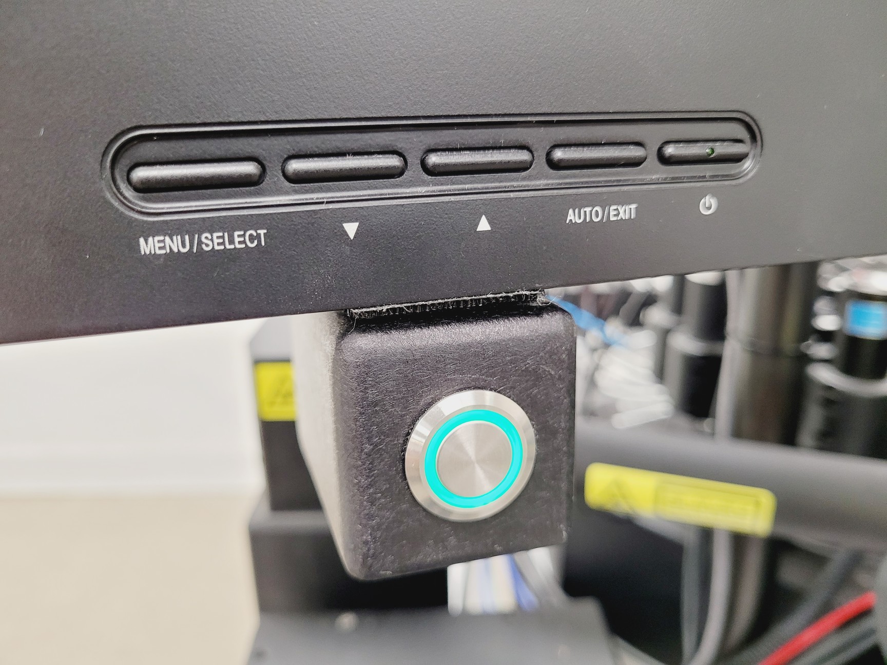 Image of Beckman Coulter MoFlo XDP Cell Sorter Laser Cytomation System + Optics Table Lab