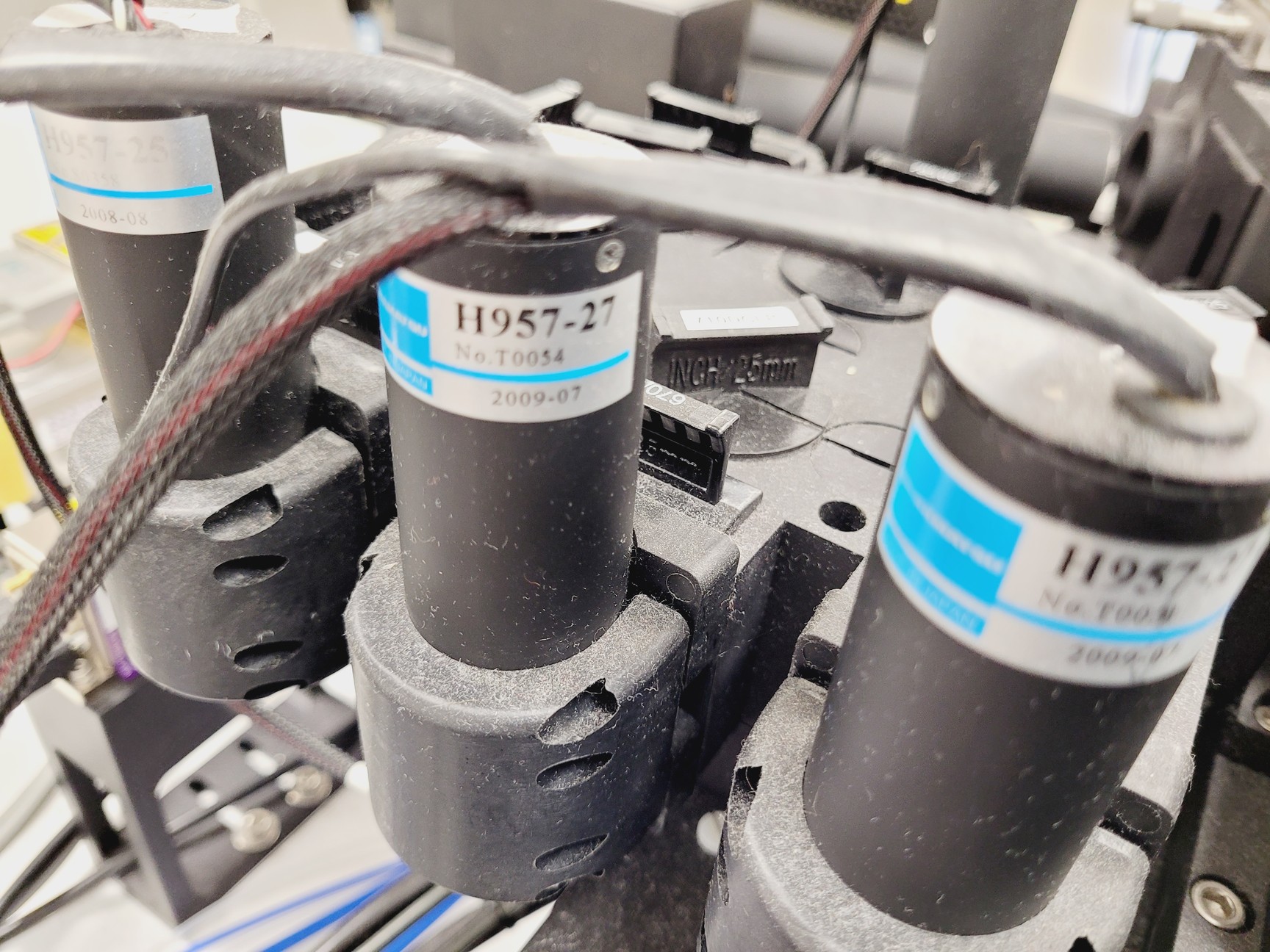 Image of Beckman Coulter MoFlo XDP Cell Sorter Laser Cytomation System + Optics Table Lab