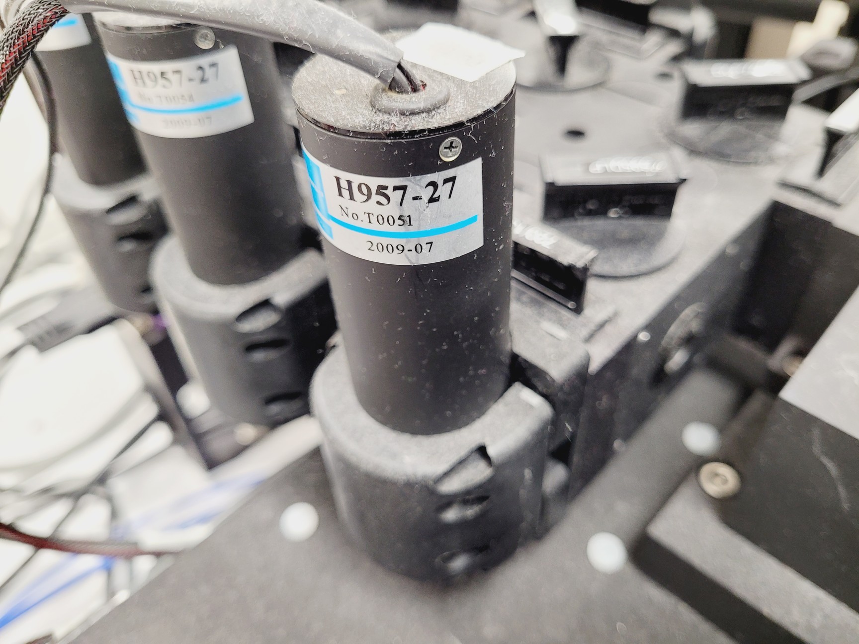Image of Beckman Coulter MoFlo XDP Cell Sorter Laser Cytomation System + Optics Table Lab